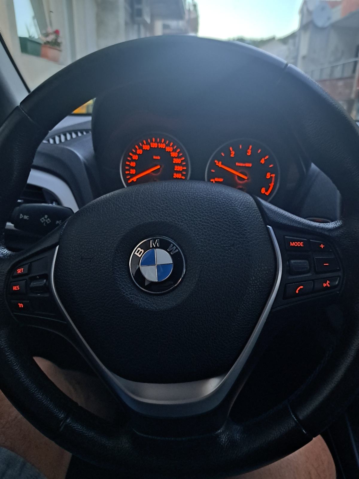 BMW serija 1 116d, fotografija 13