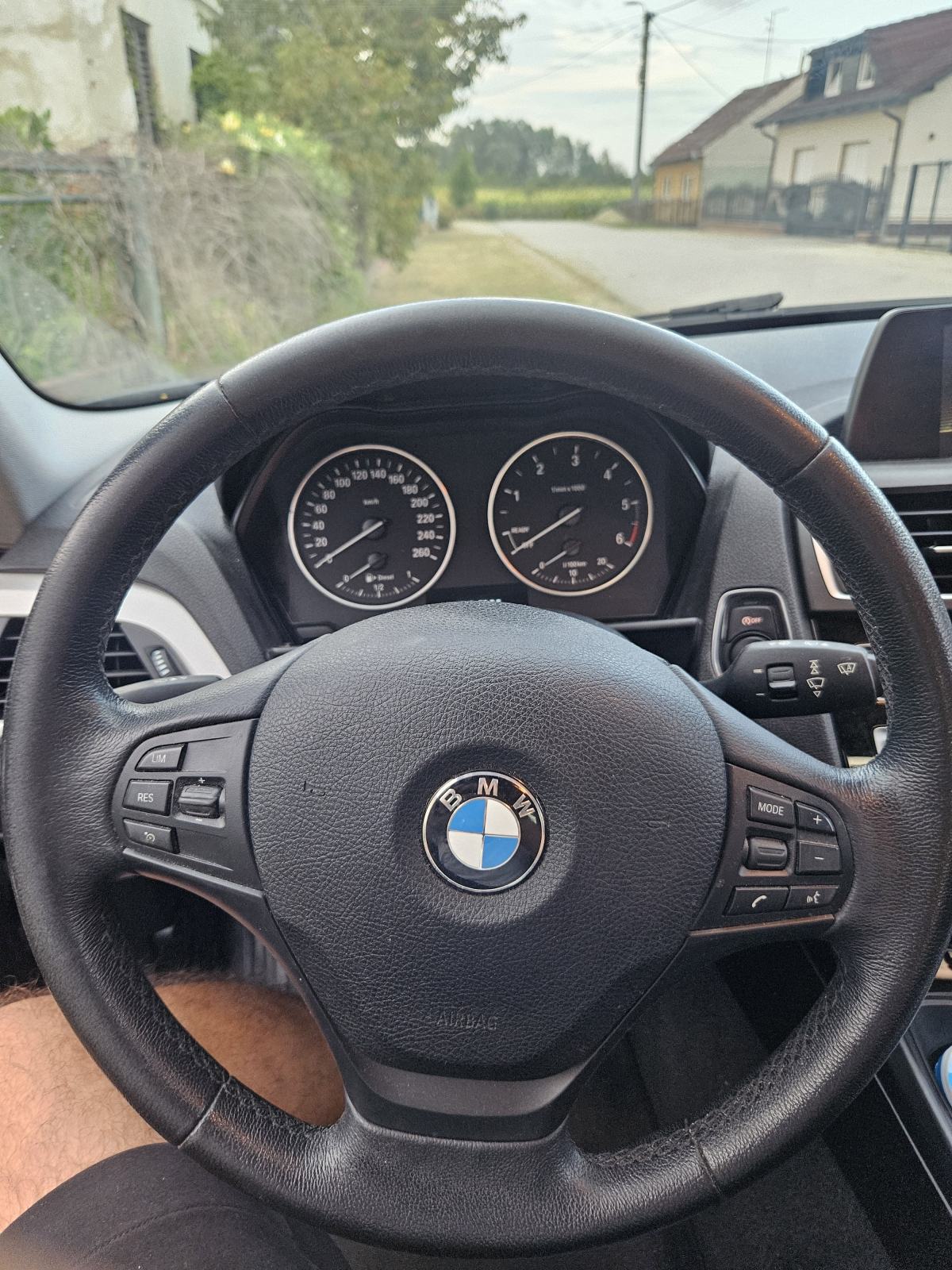 BMW serija 1 116d, fotografija 11