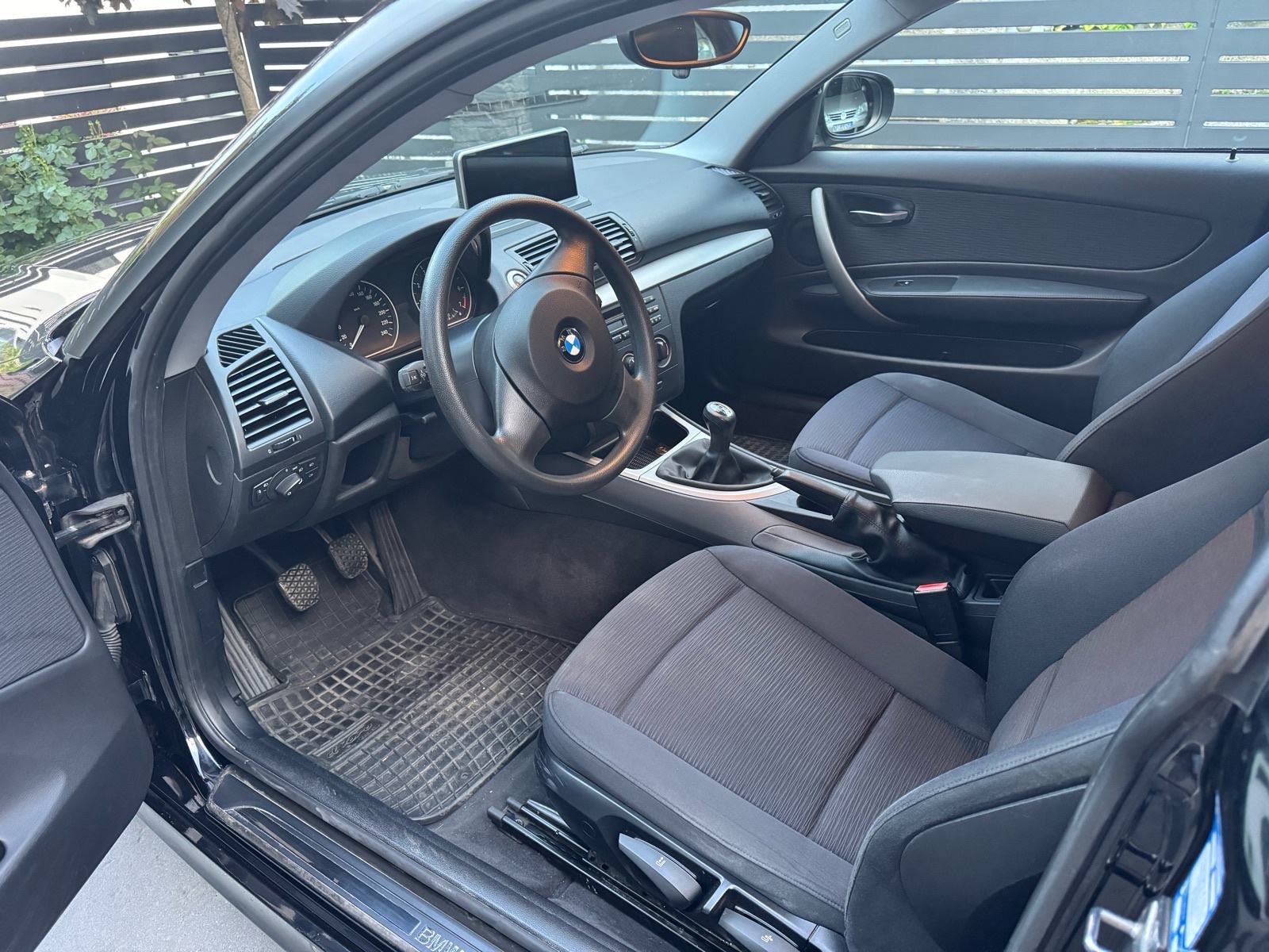 BMW serija 1 116i, carplay, originalni km, regan godinu dana., fotografija 7