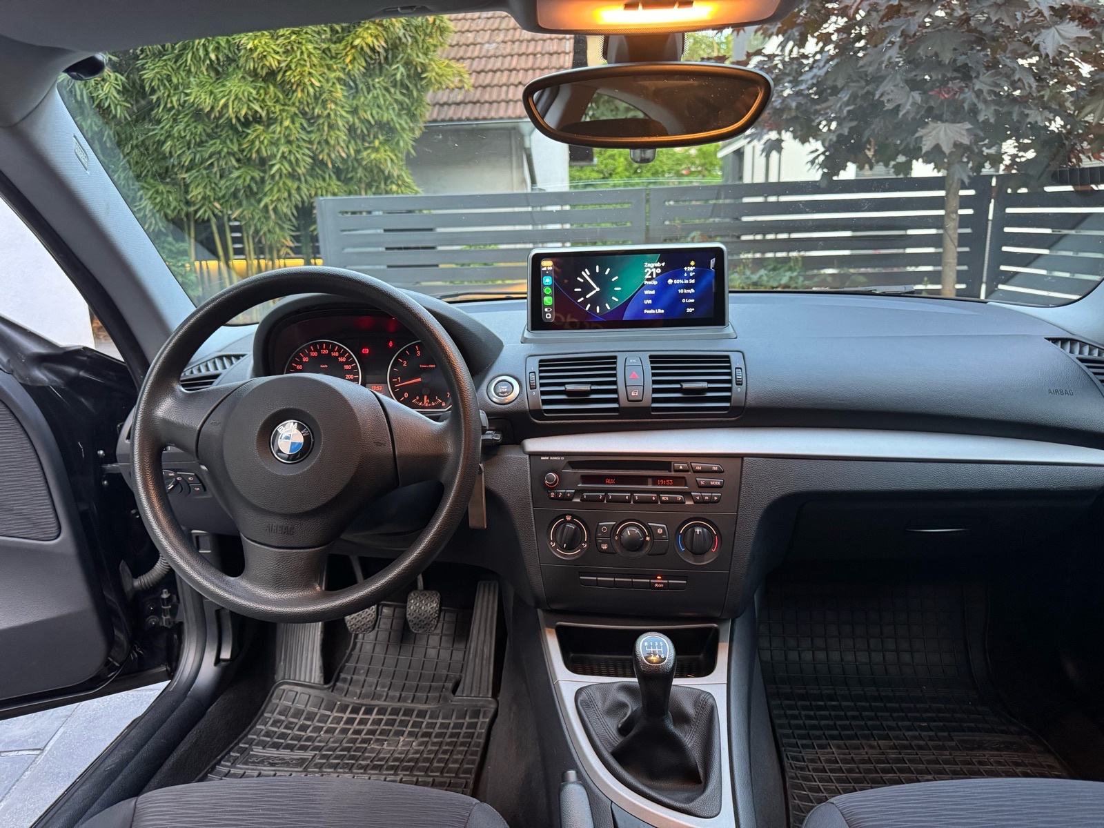 BMW serija 1 116i, carplay, originalni km, regan godinu dana., fotografija 10
