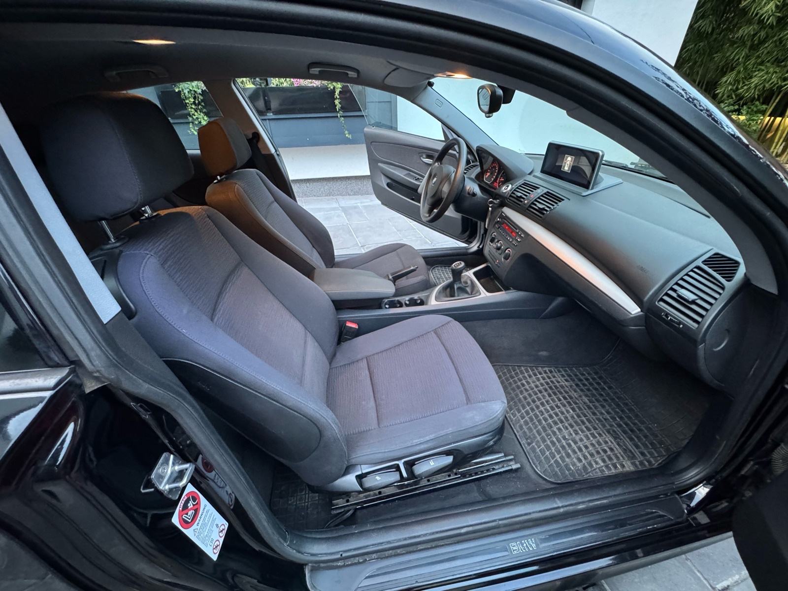 BMW serija 1 116i, carplay, originalni km, regan godinu dana., fotografija 12