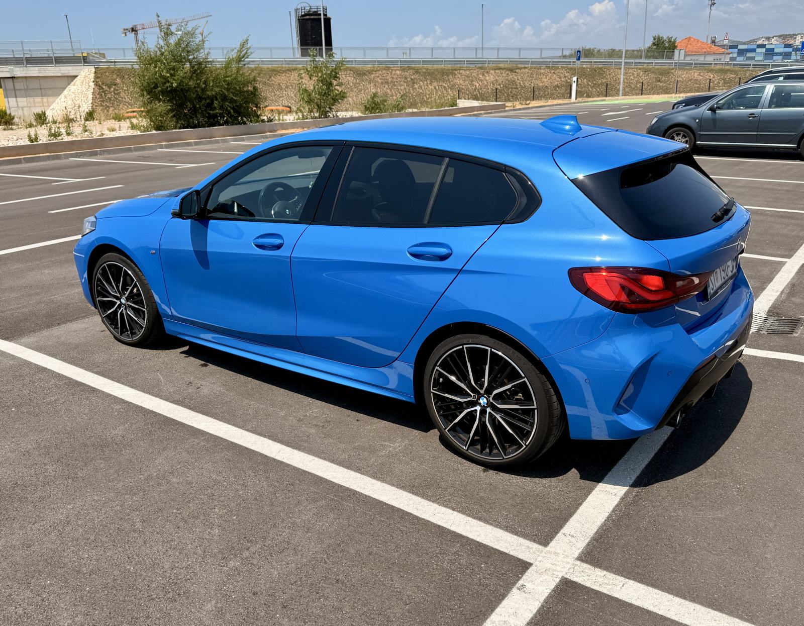 BMW 1 118d F40 M Sport - Top Stanje / M Performance 19" & 18", fotografija 4