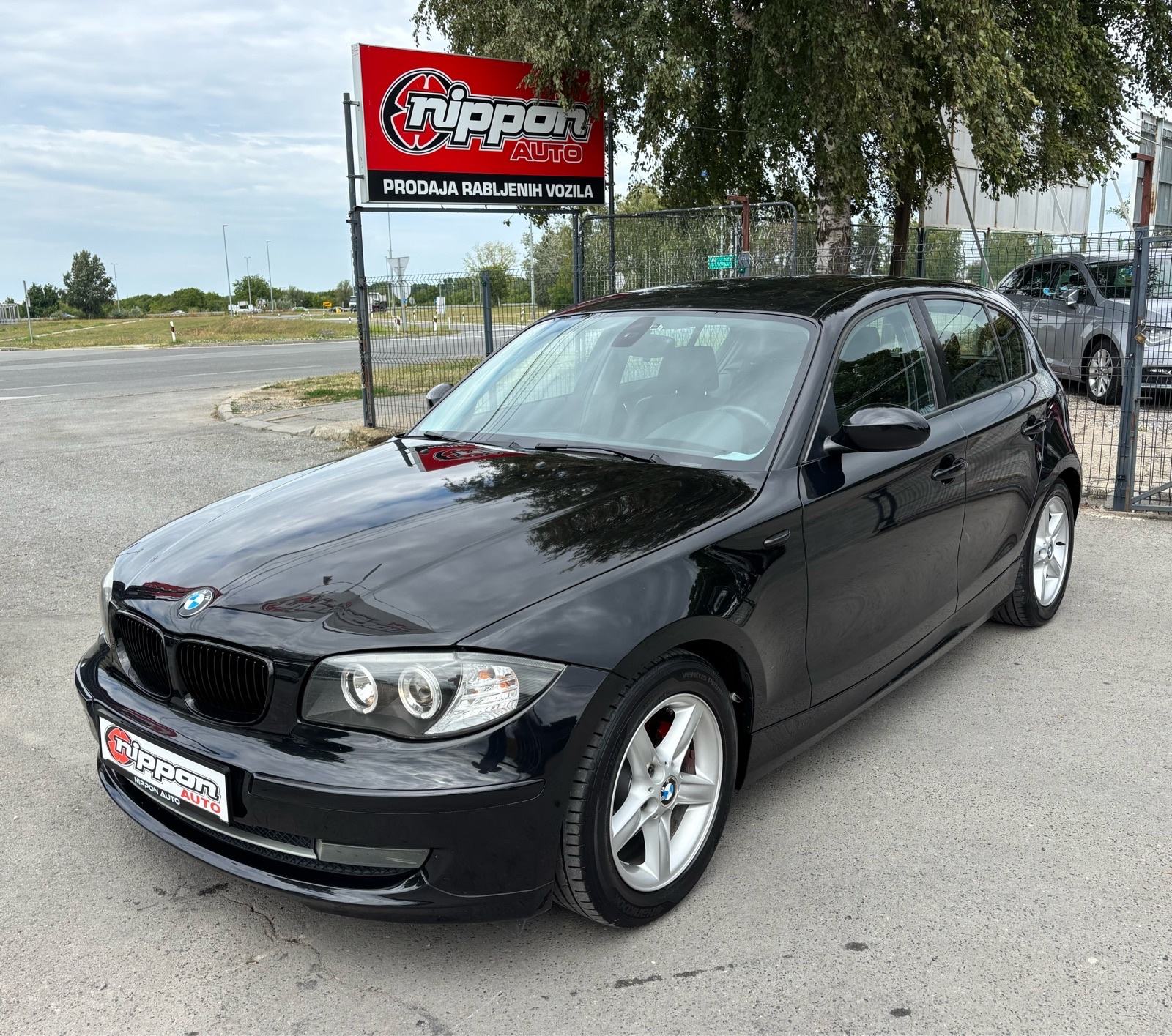 BMW serija 1 118d KLIMA - ALU - 6 BRZINA - PDC - AUTOKREDIT, pogled izvana - slika 1