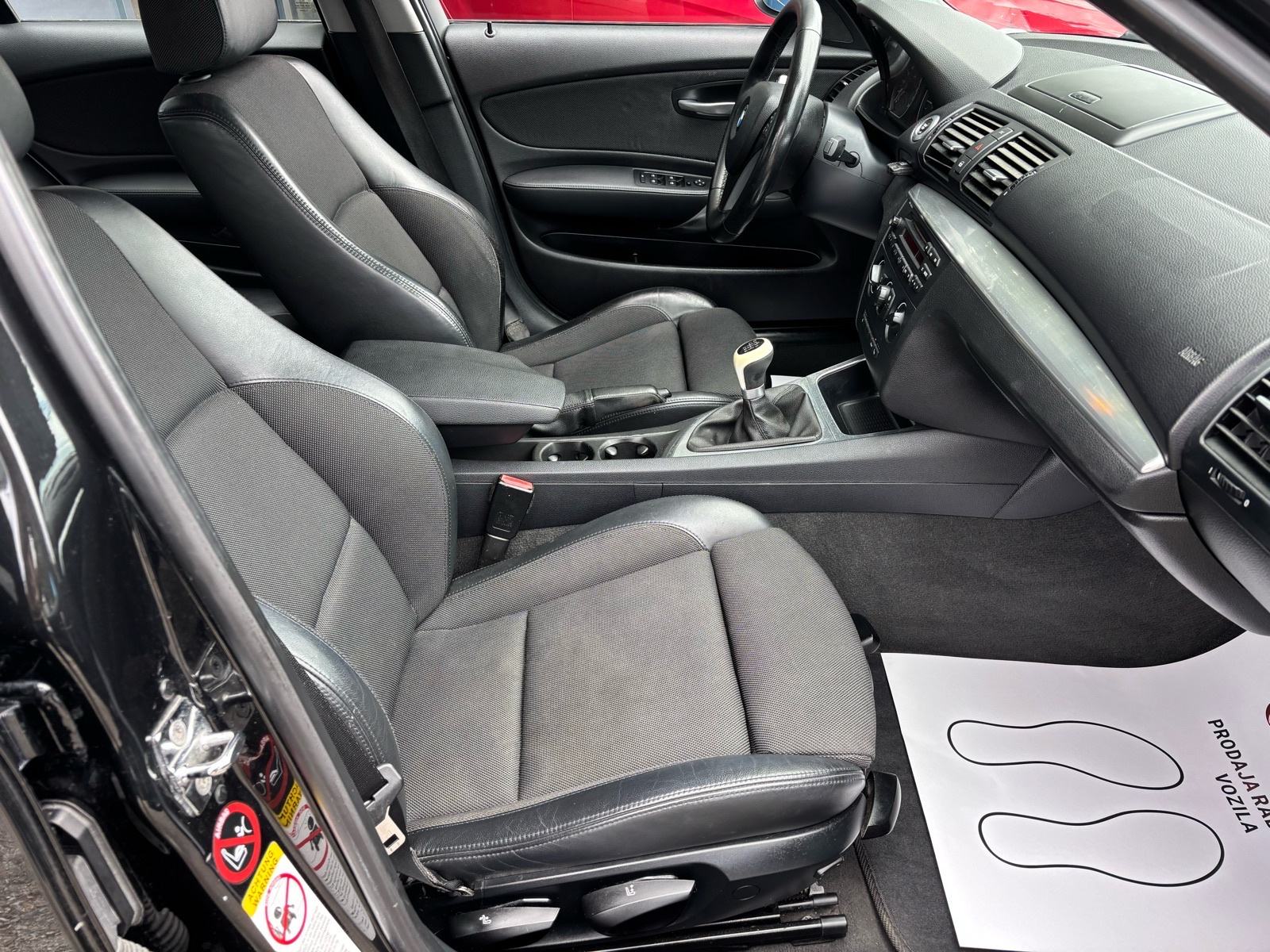 BMW serija 1 118d KLIMA - ALU - 6 BRZINA - PDC - AUTOKREDIT, fotografija 18