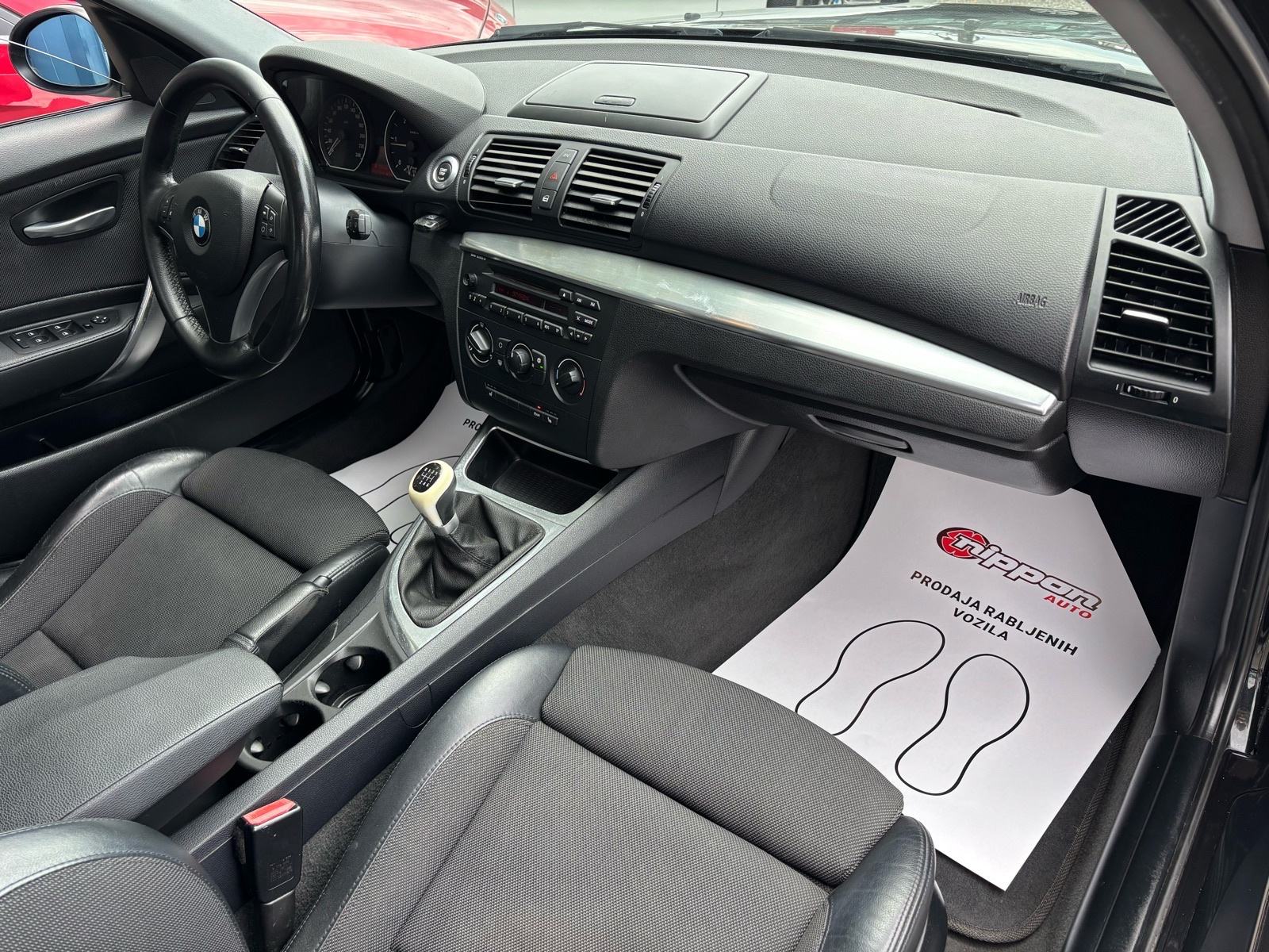 BMW serija 1 118d KLIMA - ALU - 6 BRZINA - PDC - AUTOKREDIT, fotografija 17