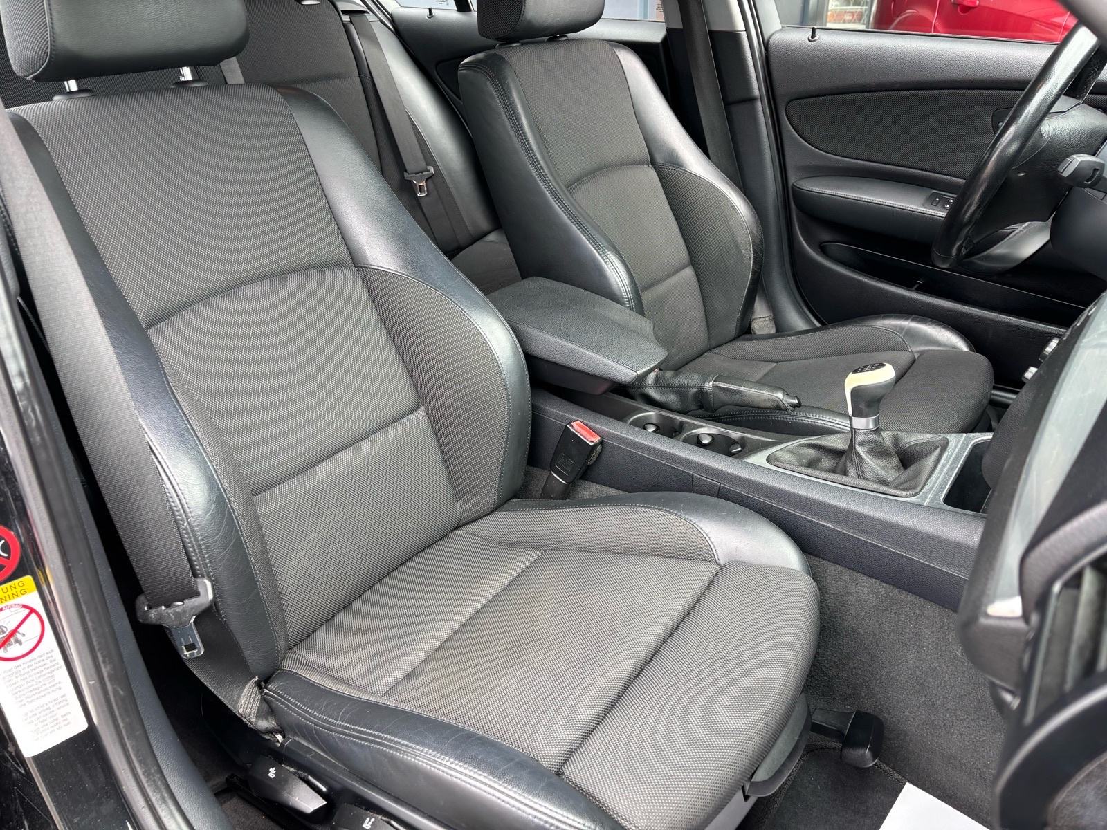 BMW serija 1 118d KLIMA - ALU - 6 BRZINA - PDC - AUTOKREDIT, fotografija 19