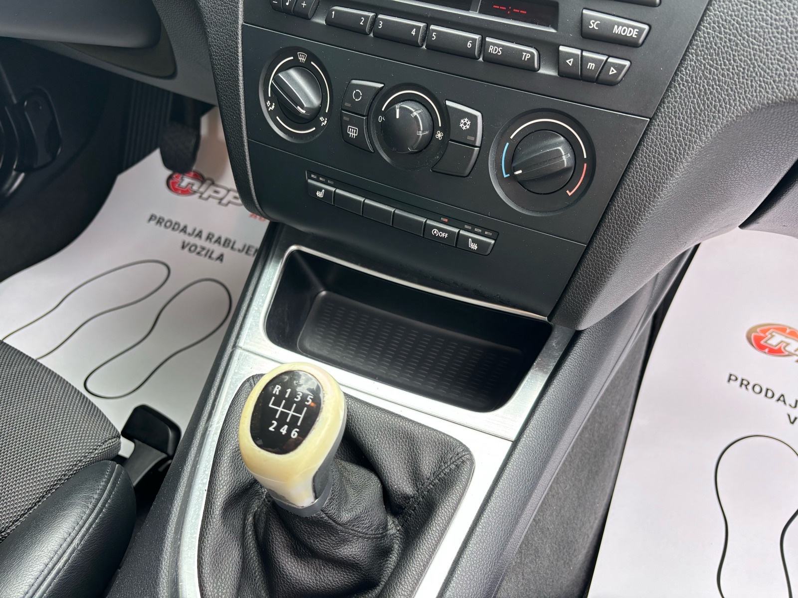 BMW serija 1 118d KLIMA - ALU - 6 BRZINA - PDC - AUTOKREDIT, fotografija 15