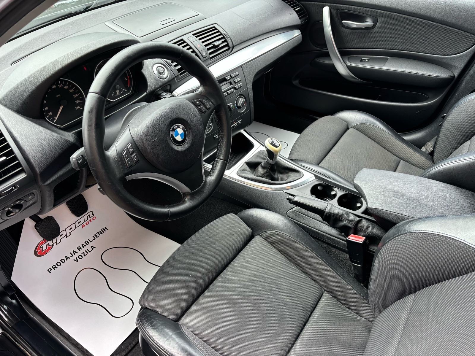 BMW serija 1 118d KLIMA - ALU - 6 BRZINA - PDC - AUTOKREDIT, fotografija 11