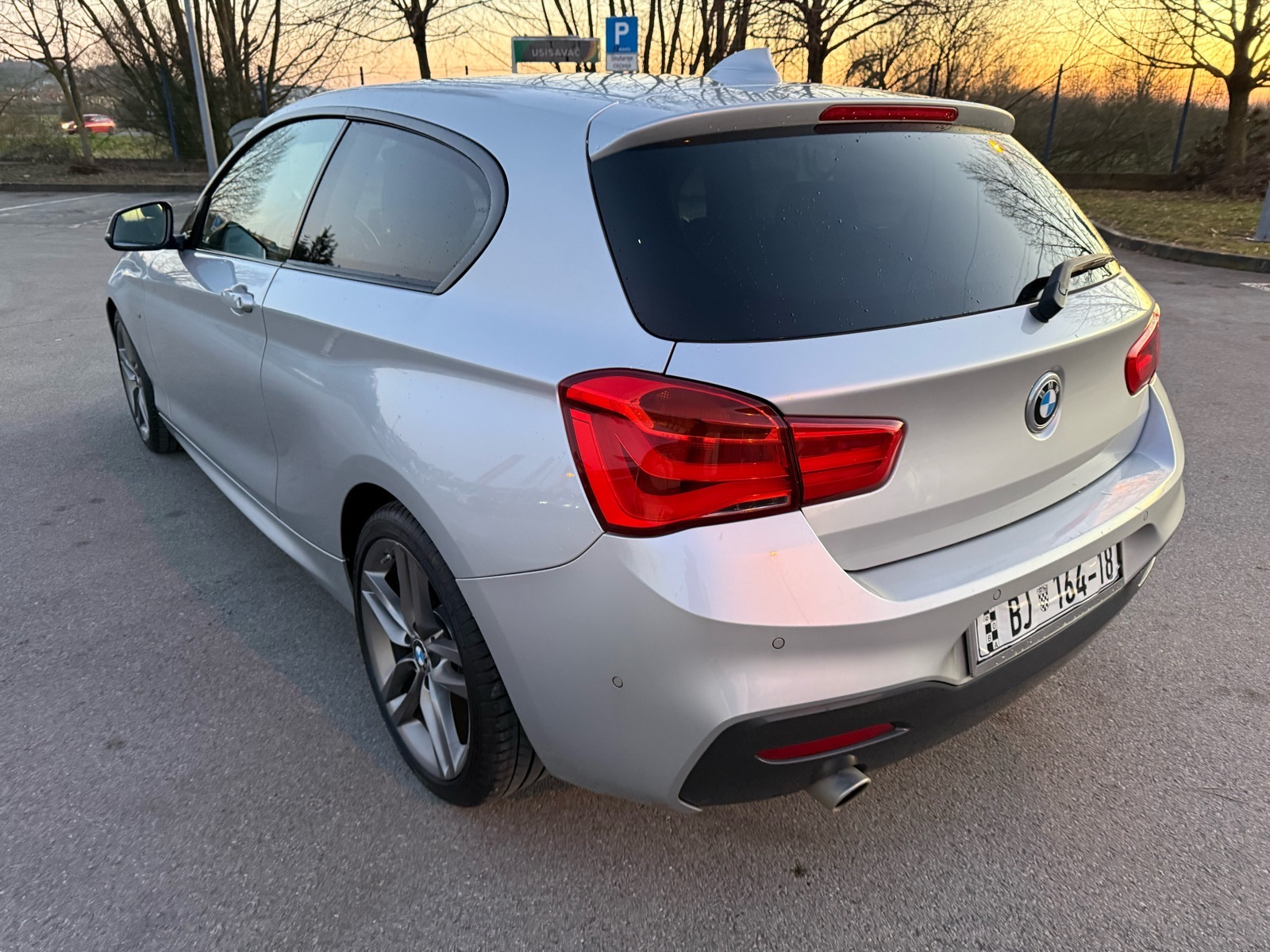 BMW serija 1 118d M PAKET,NAVI,LED,MF, 2 SETA KOTAČA,NOVE GUME, fotografija 3