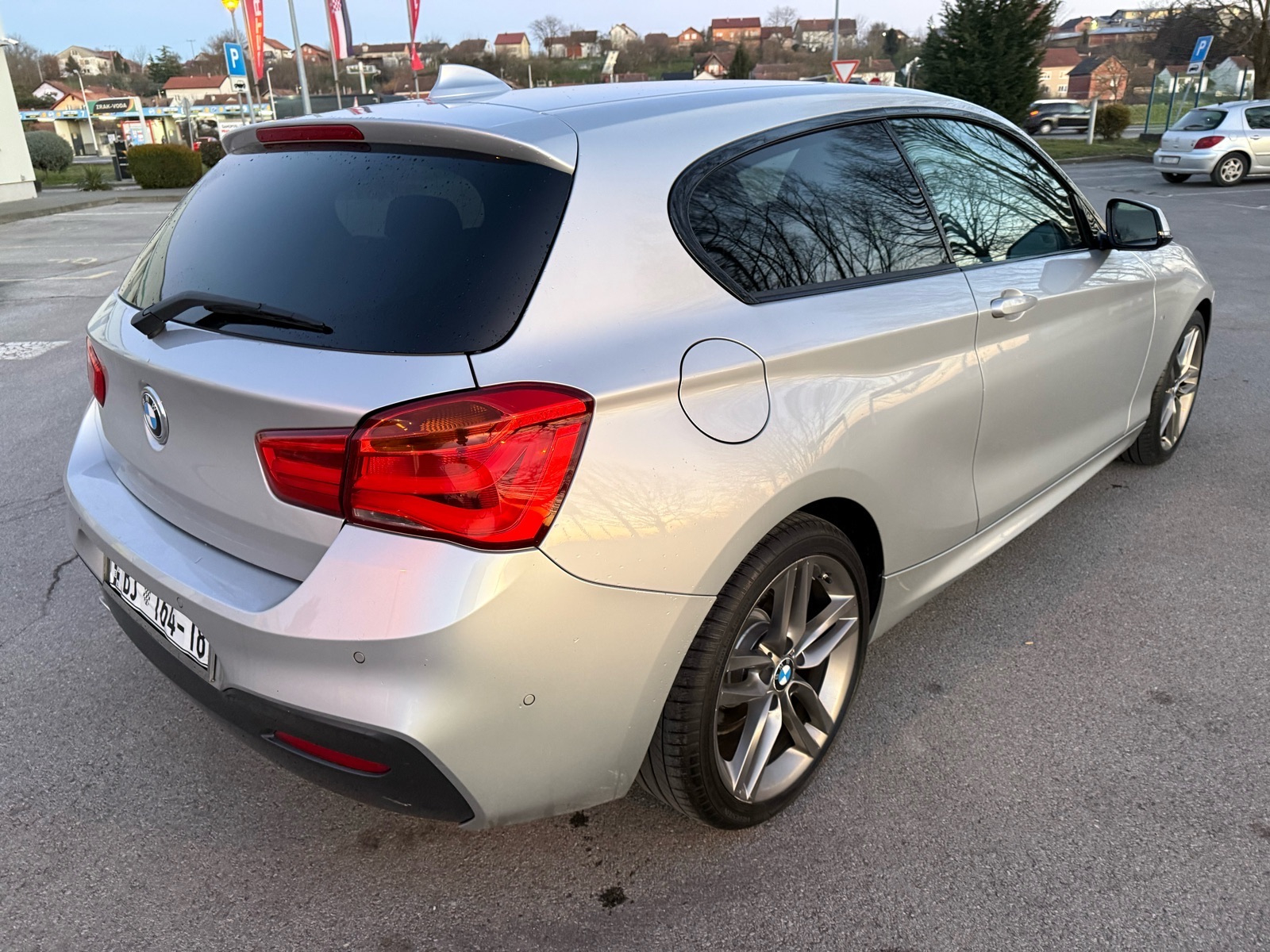 BMW serija 1 118d M PAKET,NAVI,LED,MF, 2 SETA KOTAČA,NOVE GUME, fotografija 5