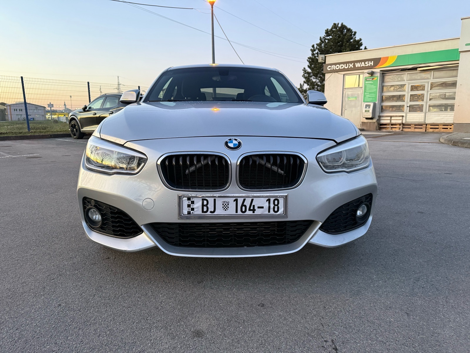 BMW serija 1 118d M PAKET,NAVI,LED,MF, 2 SETA KOTAČA,NOVE GUME, fotografija 8