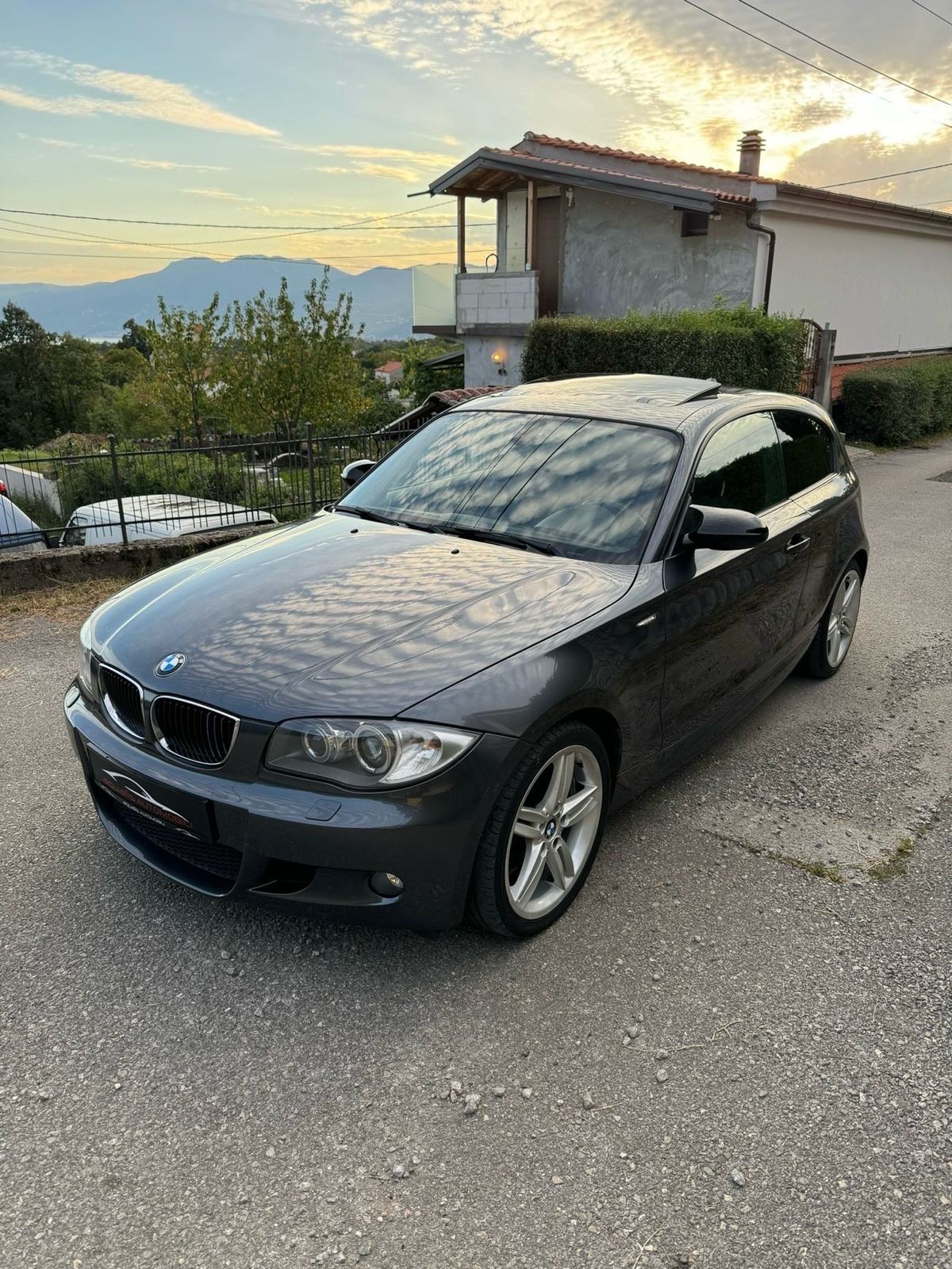 BMW SERIJA 1 118d M paket *PANORAMA*, fotografija 3