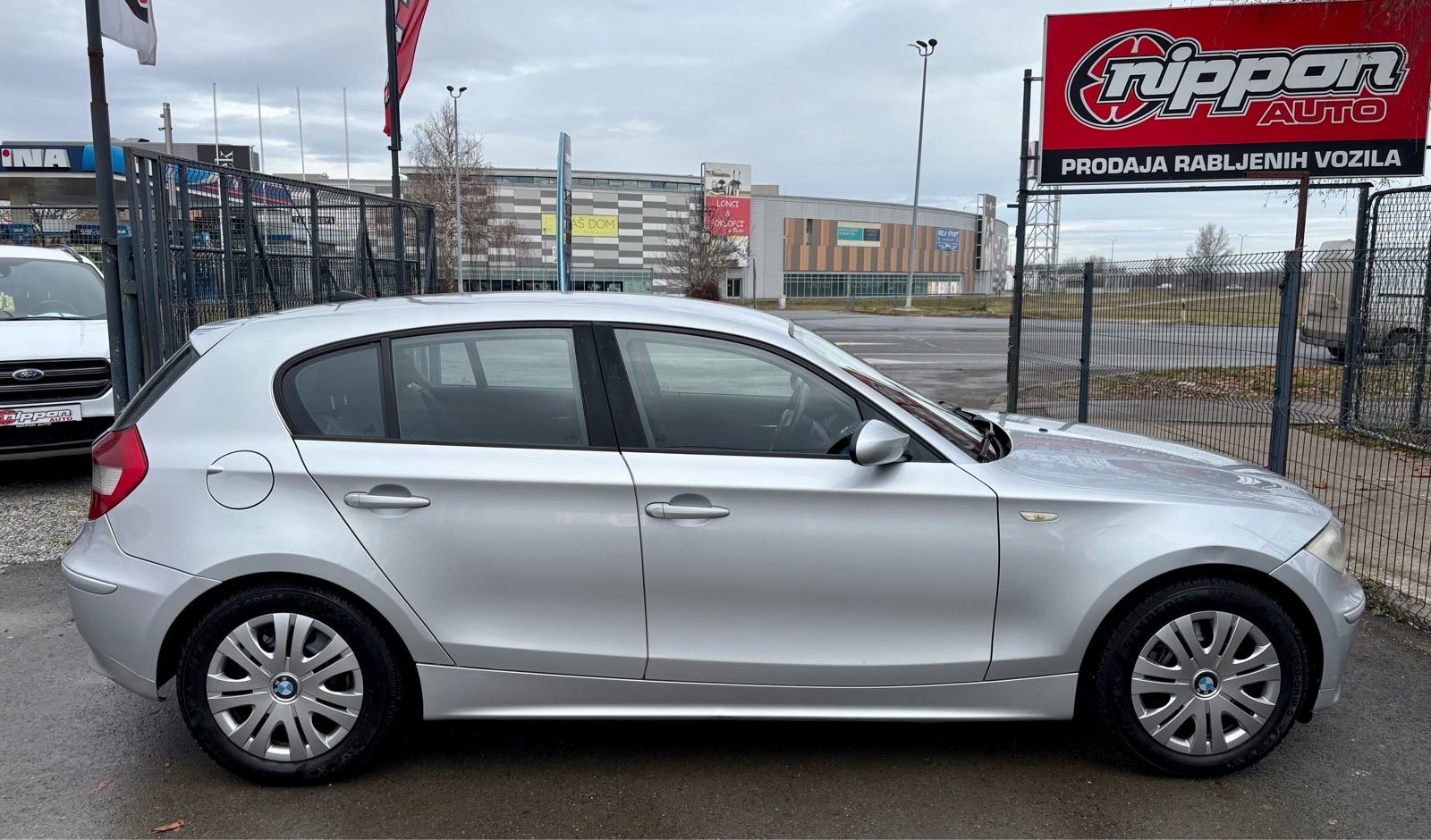 BMW serija 1 118d KLIMA - MAGLENKE - AUTOKREDIT, fotografija 7