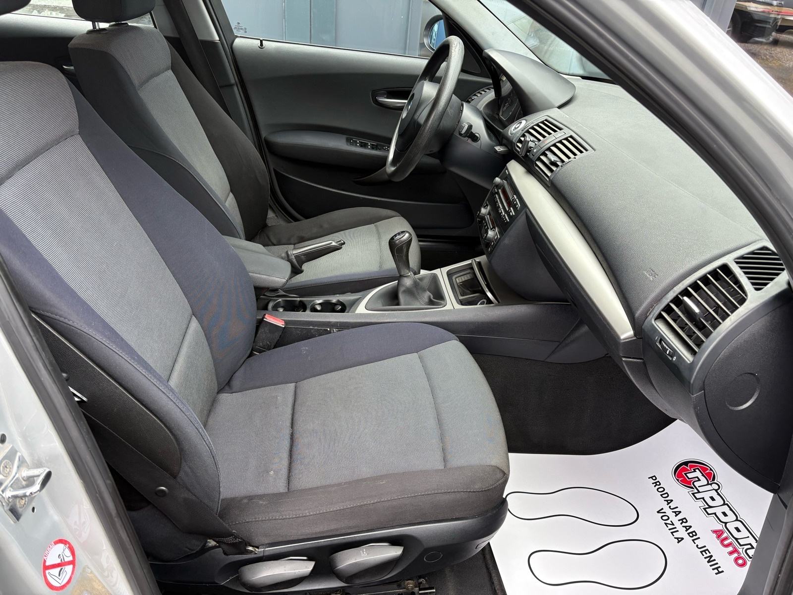 BMW serija 1 118d KLIMA - MAGLENKE - AUTOKREDIT, fotografija 17