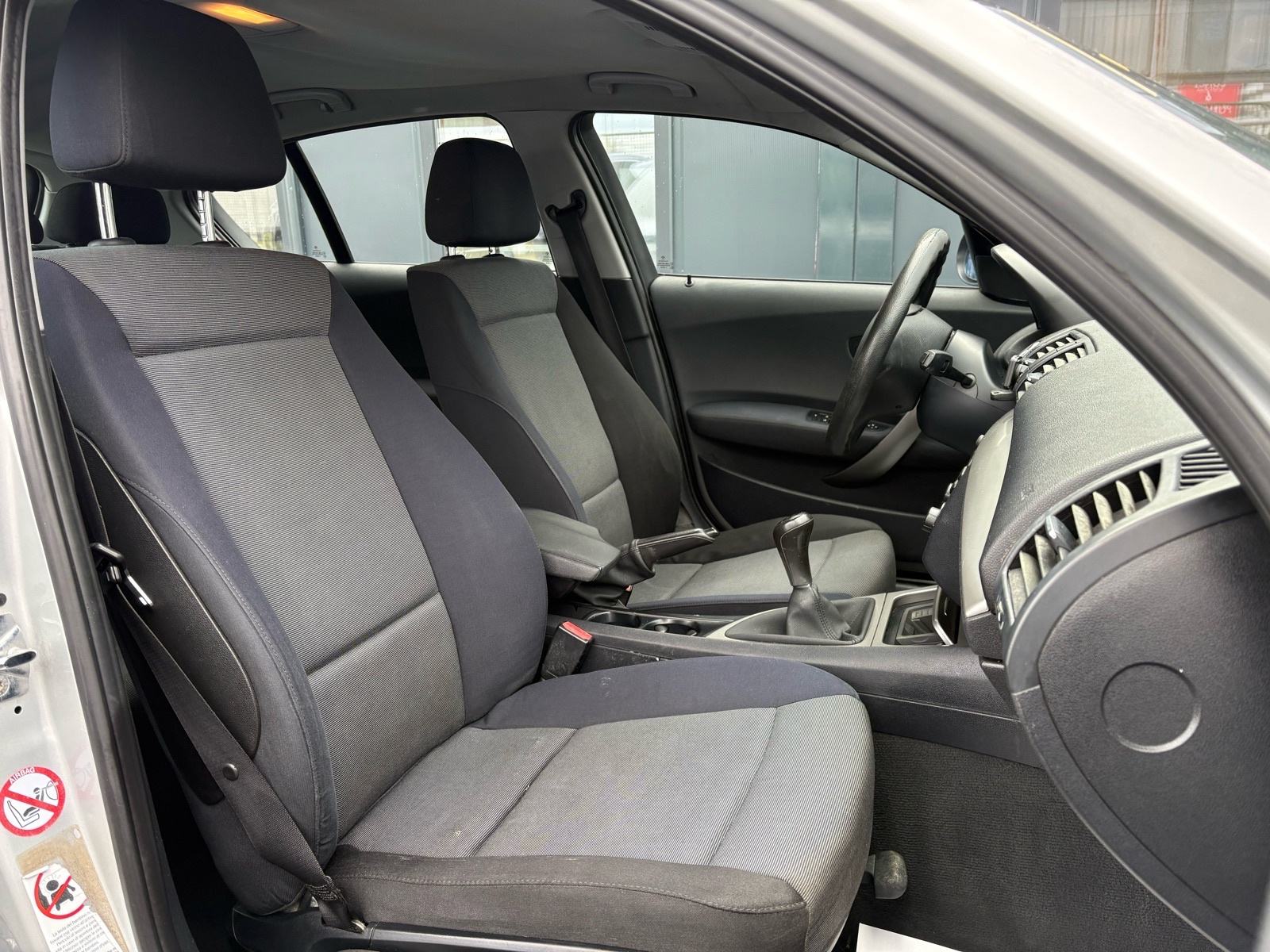 BMW serija 1 118d KLIMA - MAGLENKE - AUTOKREDIT, fotografija 18