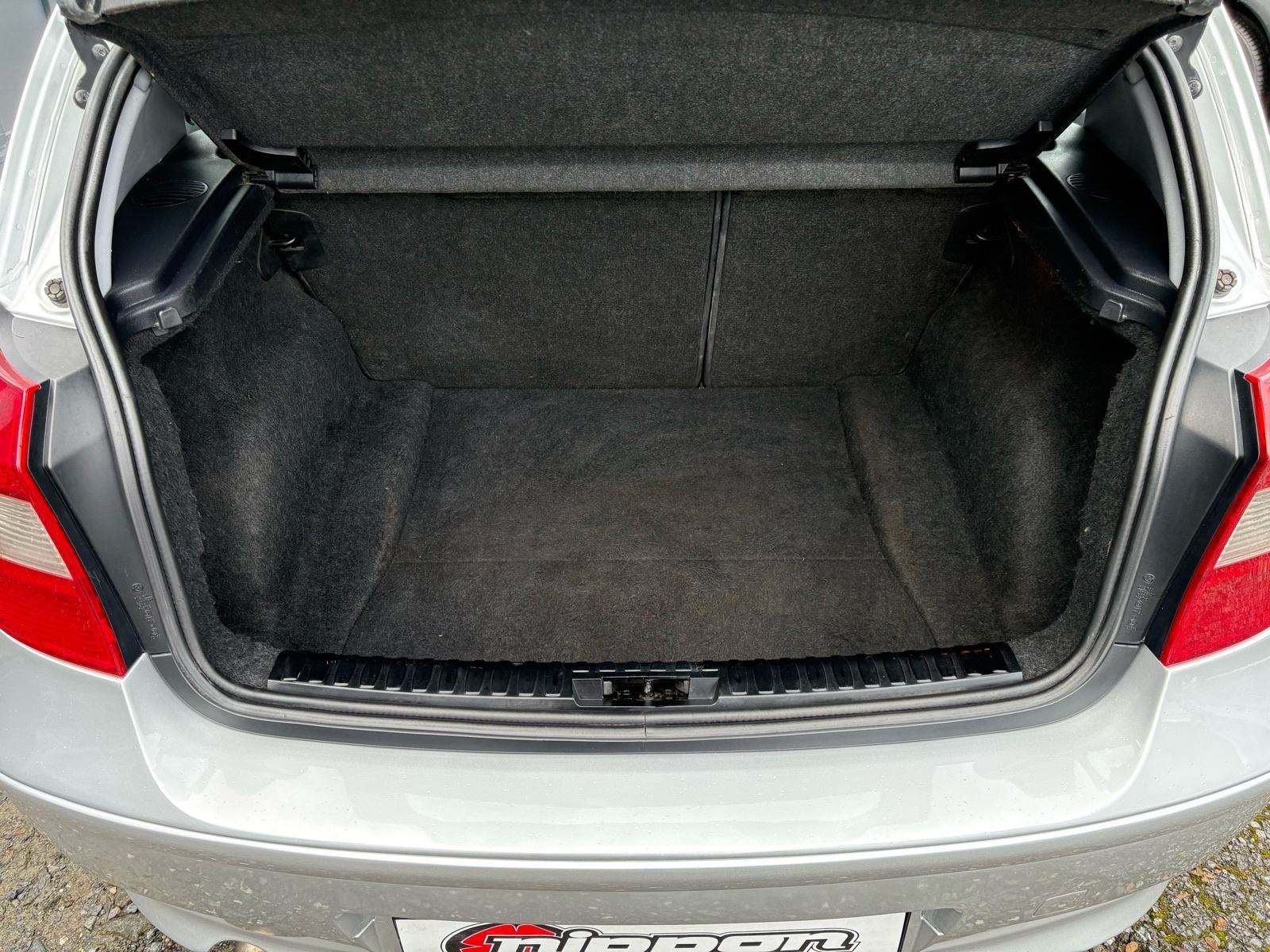 BMW serija 1 118d KLIMA - MAGLENKE - AUTOKREDIT, fotografija 20