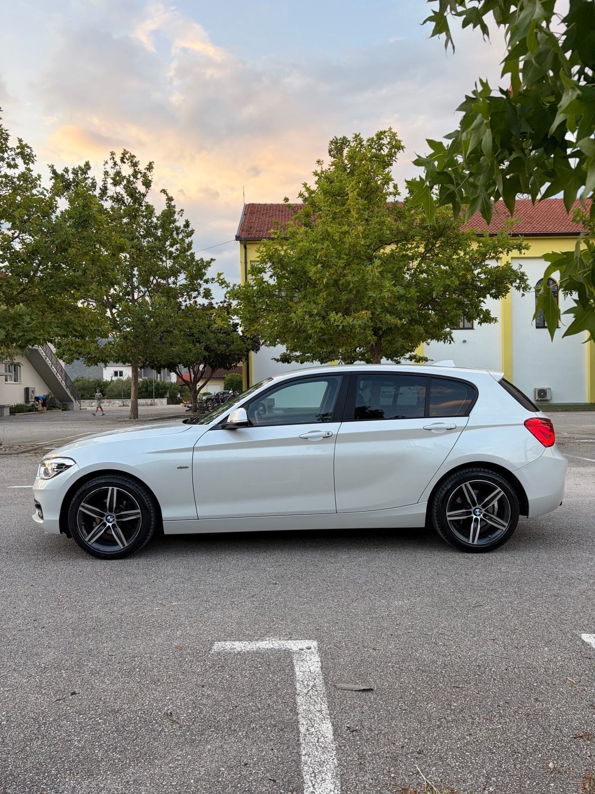 BMW serija 1 118d Sport line, odlično stanje, fotografija 2