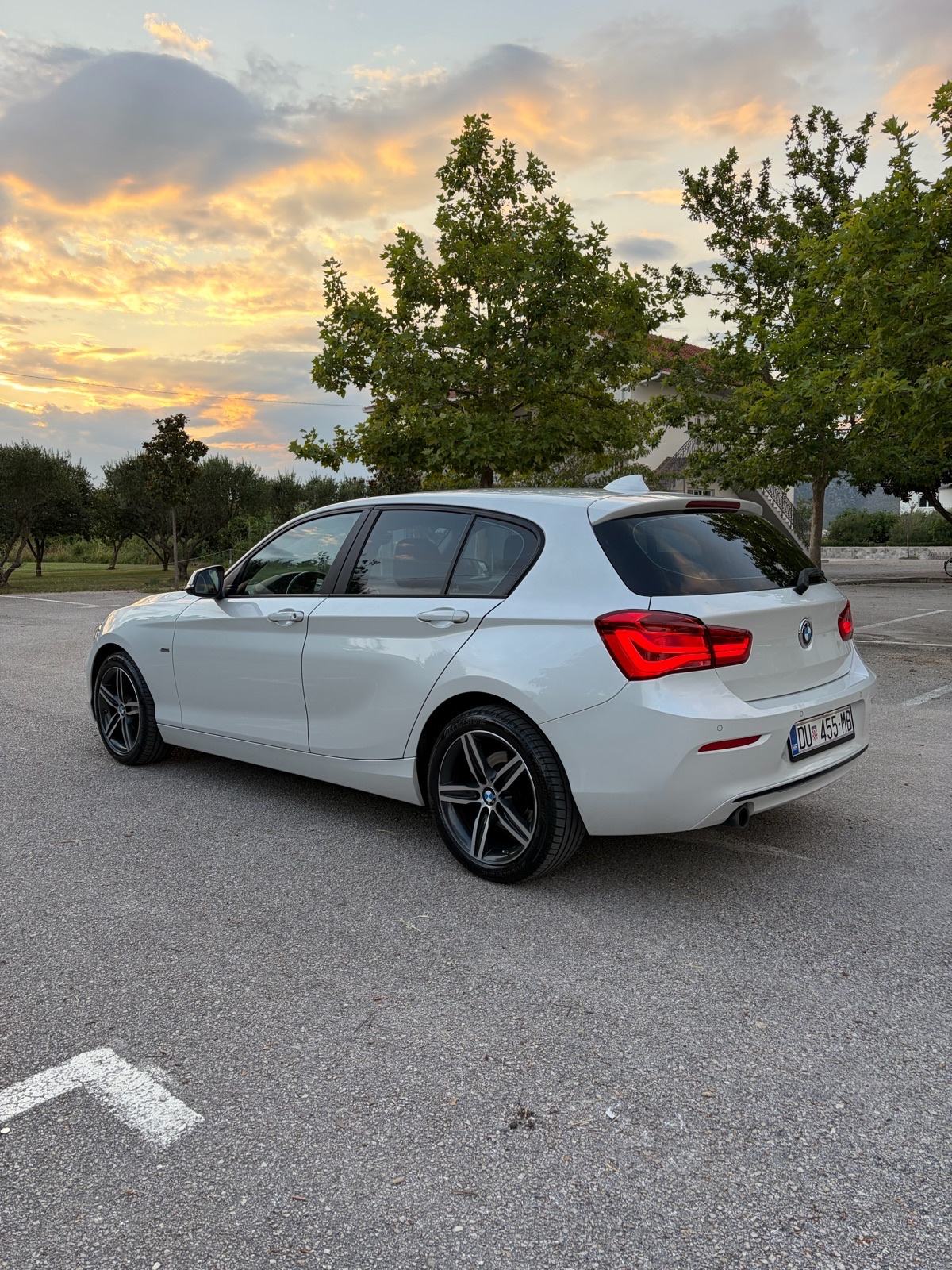 BMW serija 1 118d Sport line, odlično stanje, fotografija 5