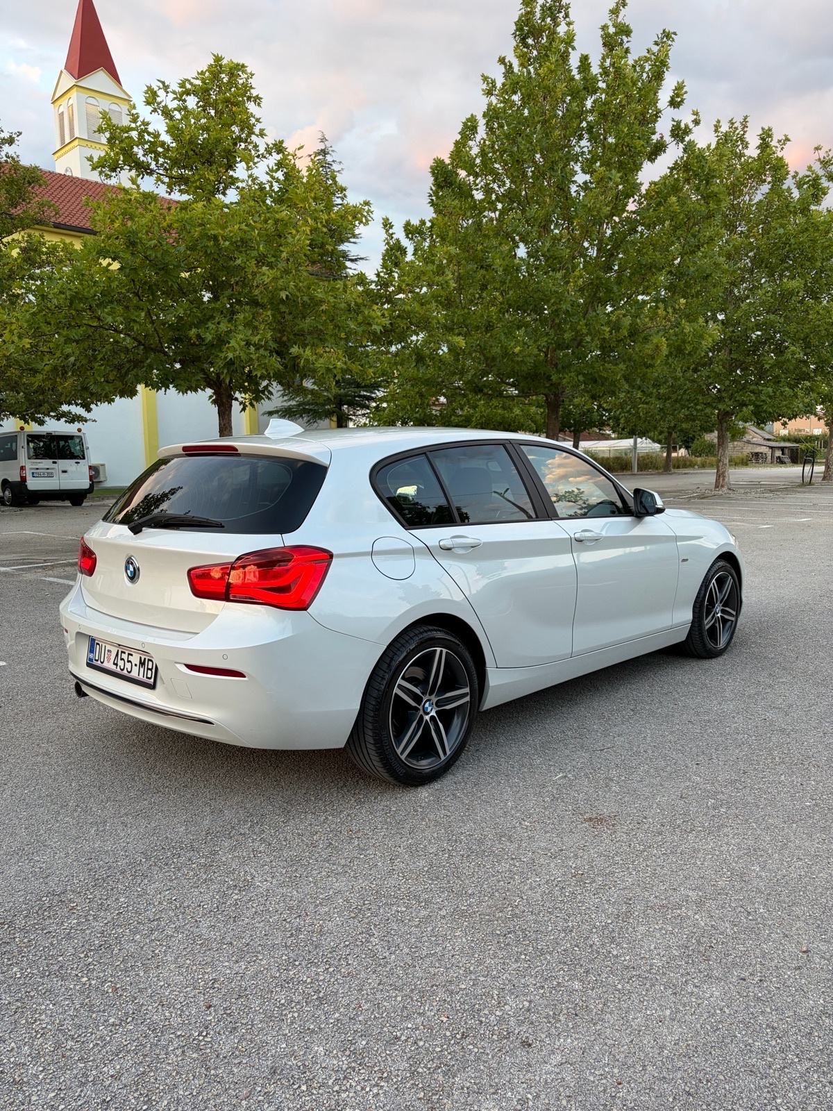 BMW serija 1 118d Sport line, odlično stanje, fotografija 7