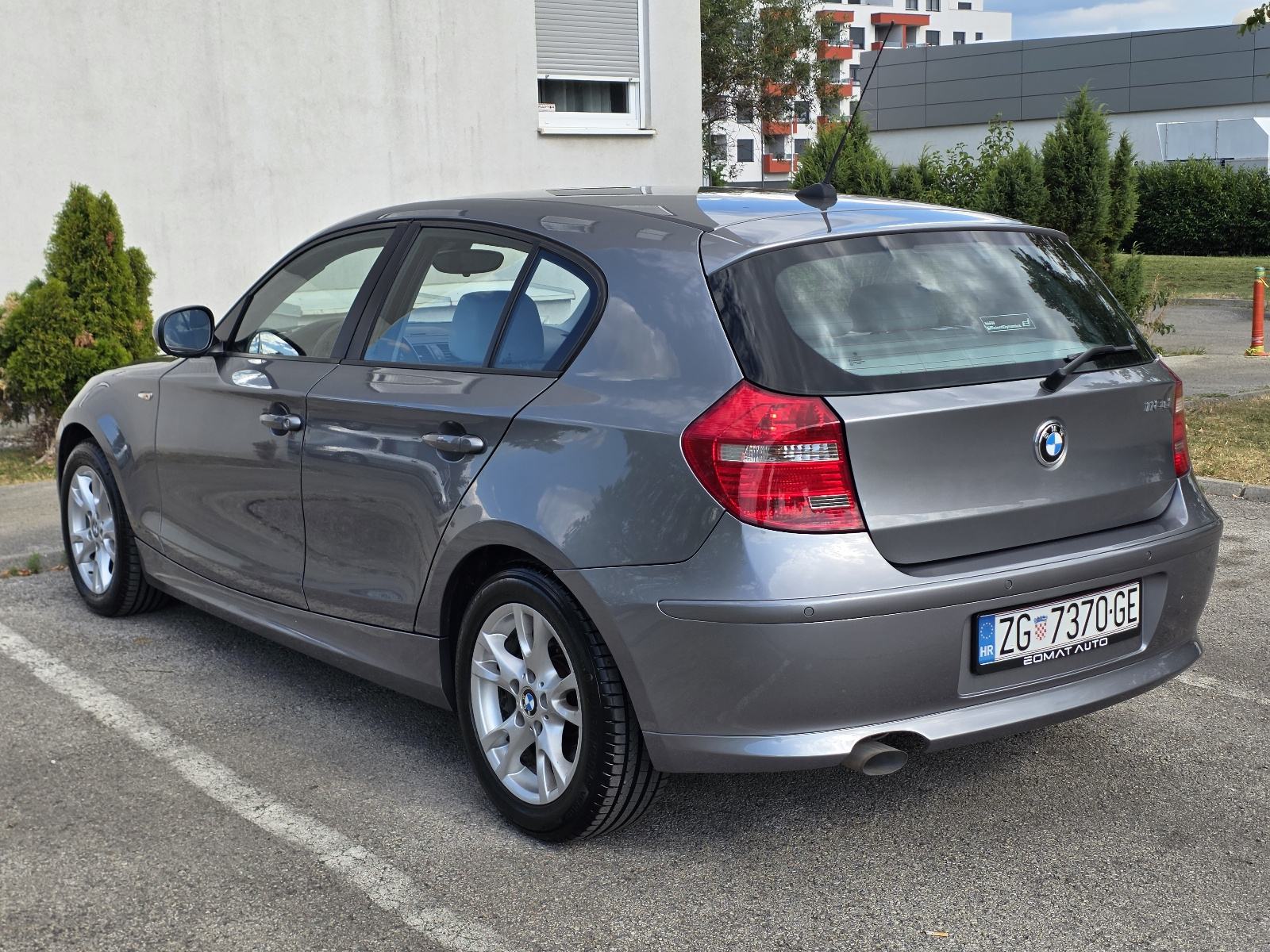 BMW serija 1 118d - reg. 02/27 - SERVISNA - NOVE LJETNE + ZIMSKE GUME, fotografija 3