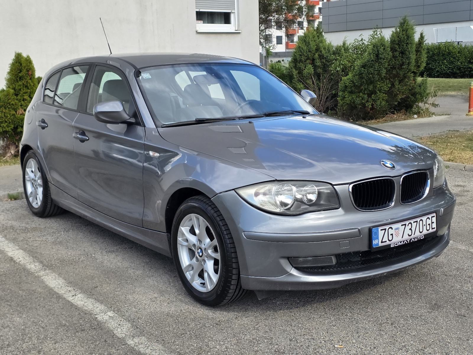 BMW serija 1 118d - reg. 02/27 - SERVISNA - NOVE LJETNE + ZIMSKE GUME, fotografija 2