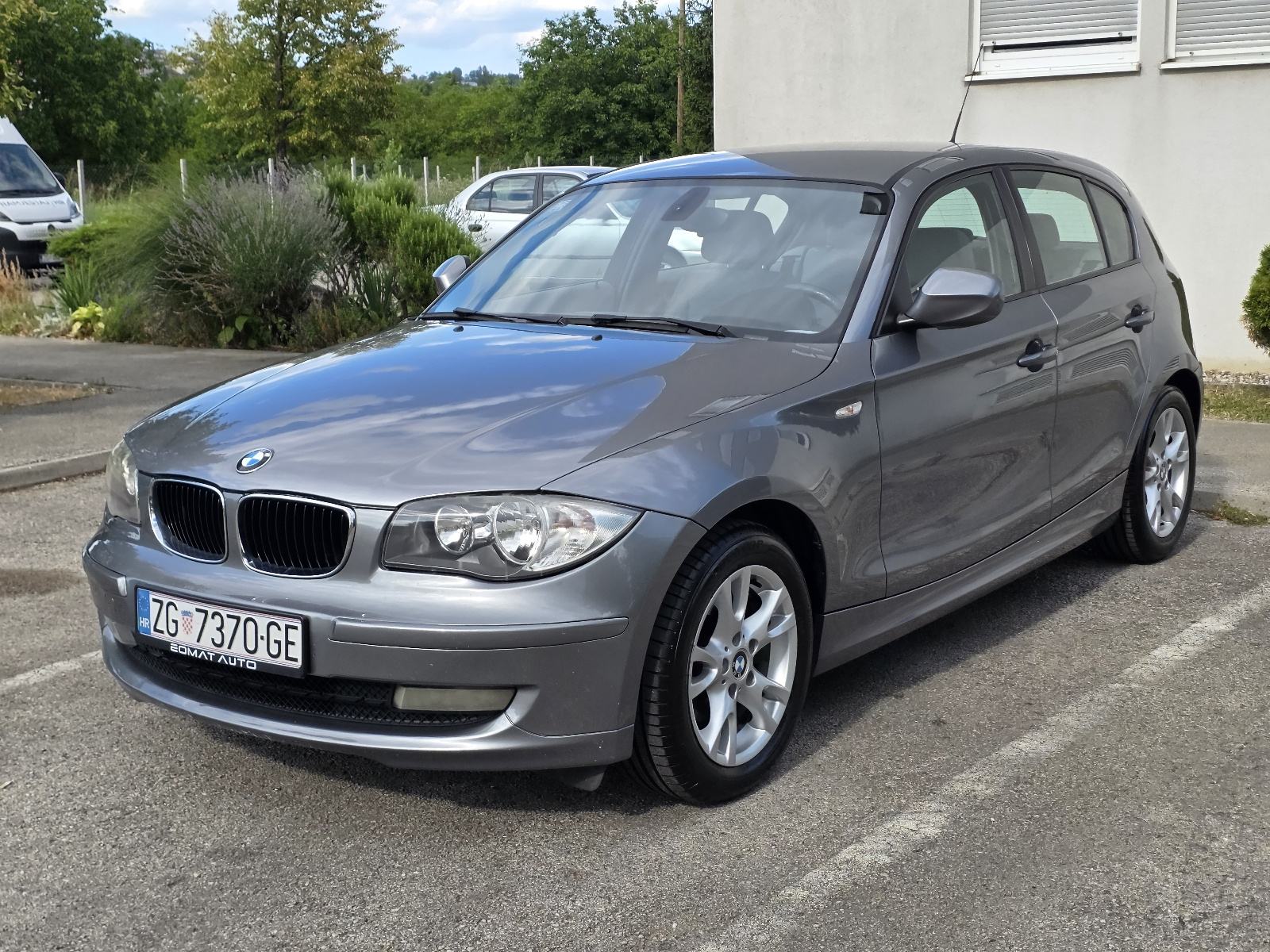 BMW serija 1 118d - reg. 02/27 - SERVISNA - NOVE LJETNE + ZIMSKE GUME, fotografija 4