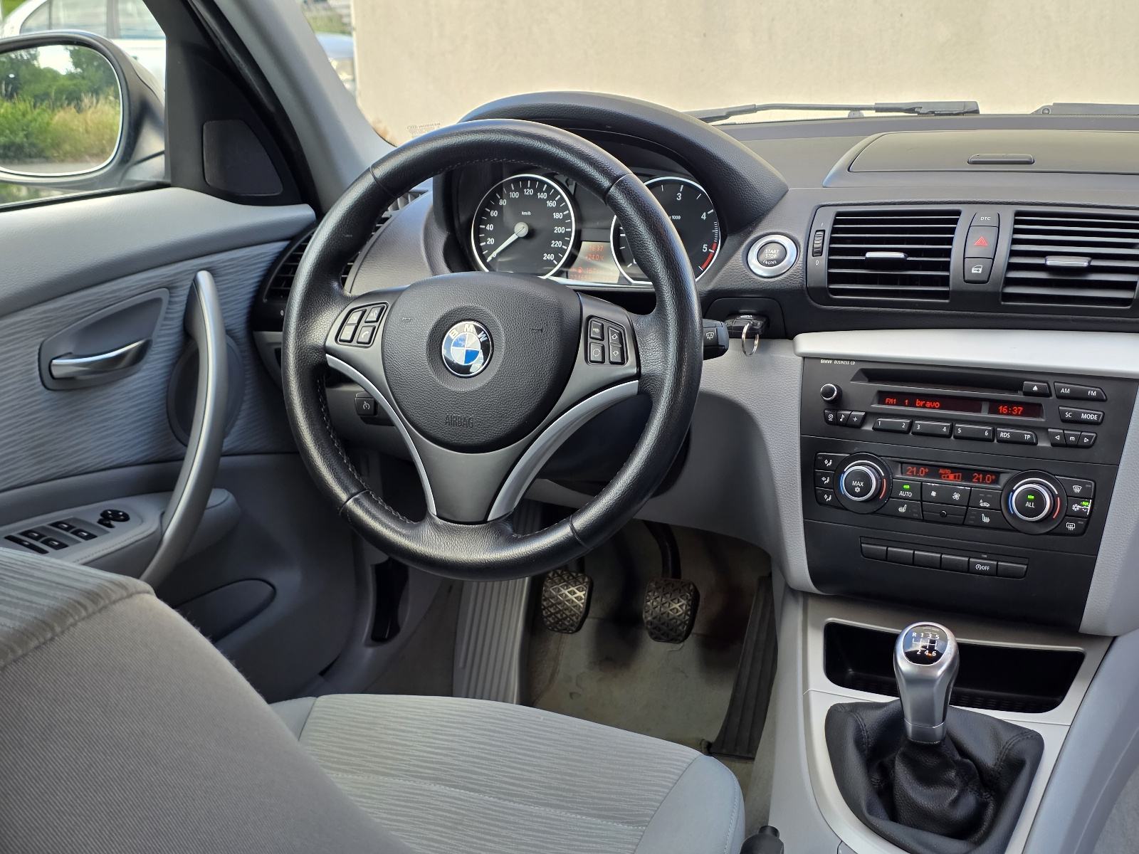 BMW serija 1 118d - reg. 02/27 - SERVISNA - NOVE LJETNE + ZIMSKE GUME, fotografija 15