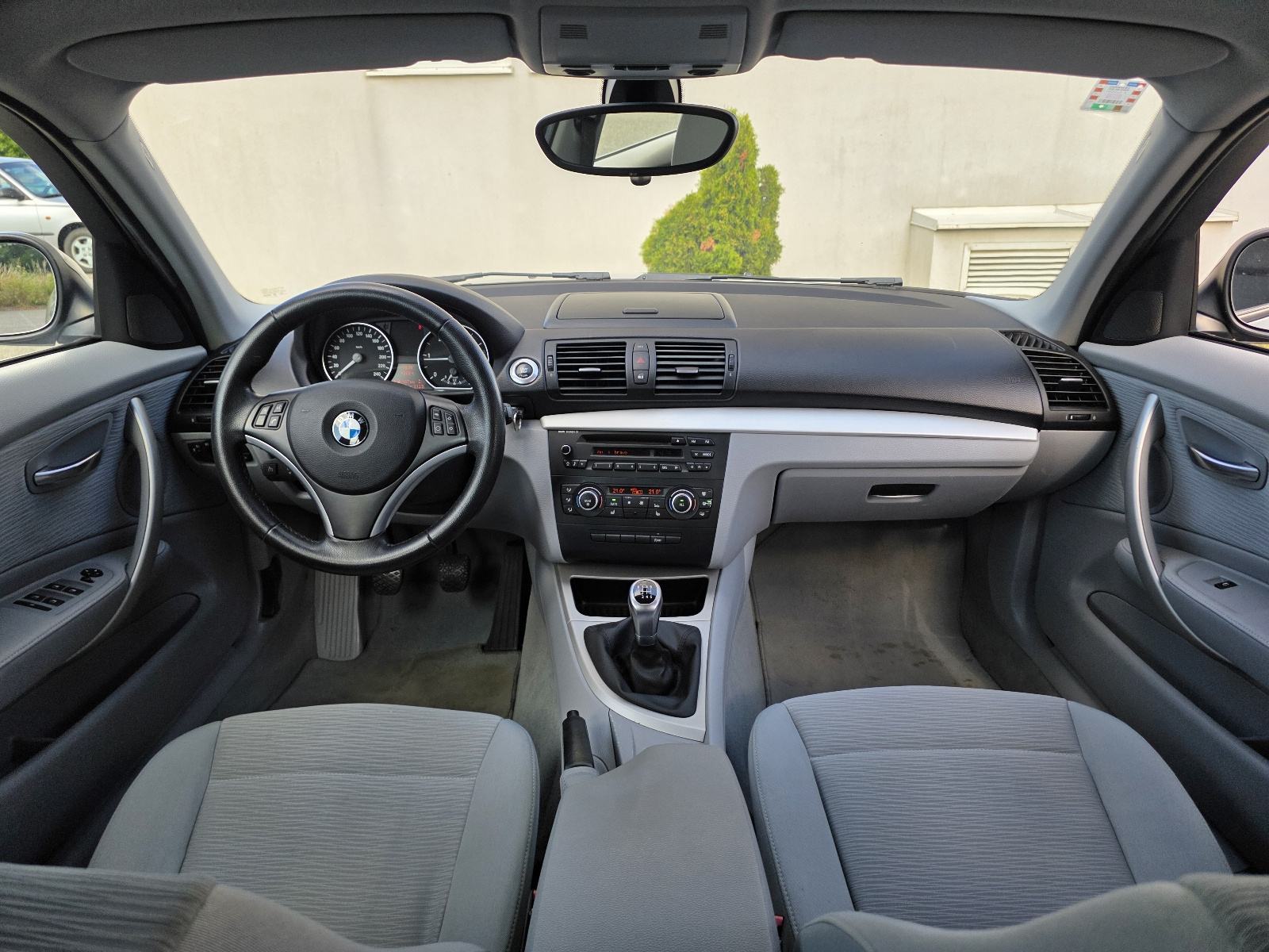 BMW serija 1 118d - reg. 02/27 - SERVISNA - NOVE LJETNE + ZIMSKE GUME, fotografija 13