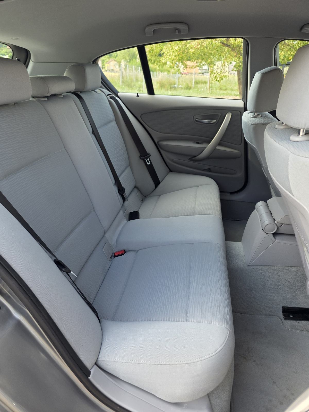 BMW serija 1 118d - reg. 02/27 - SERVISNA - NOVE LJETNE + ZIMSKE GUME, fotografija 17
