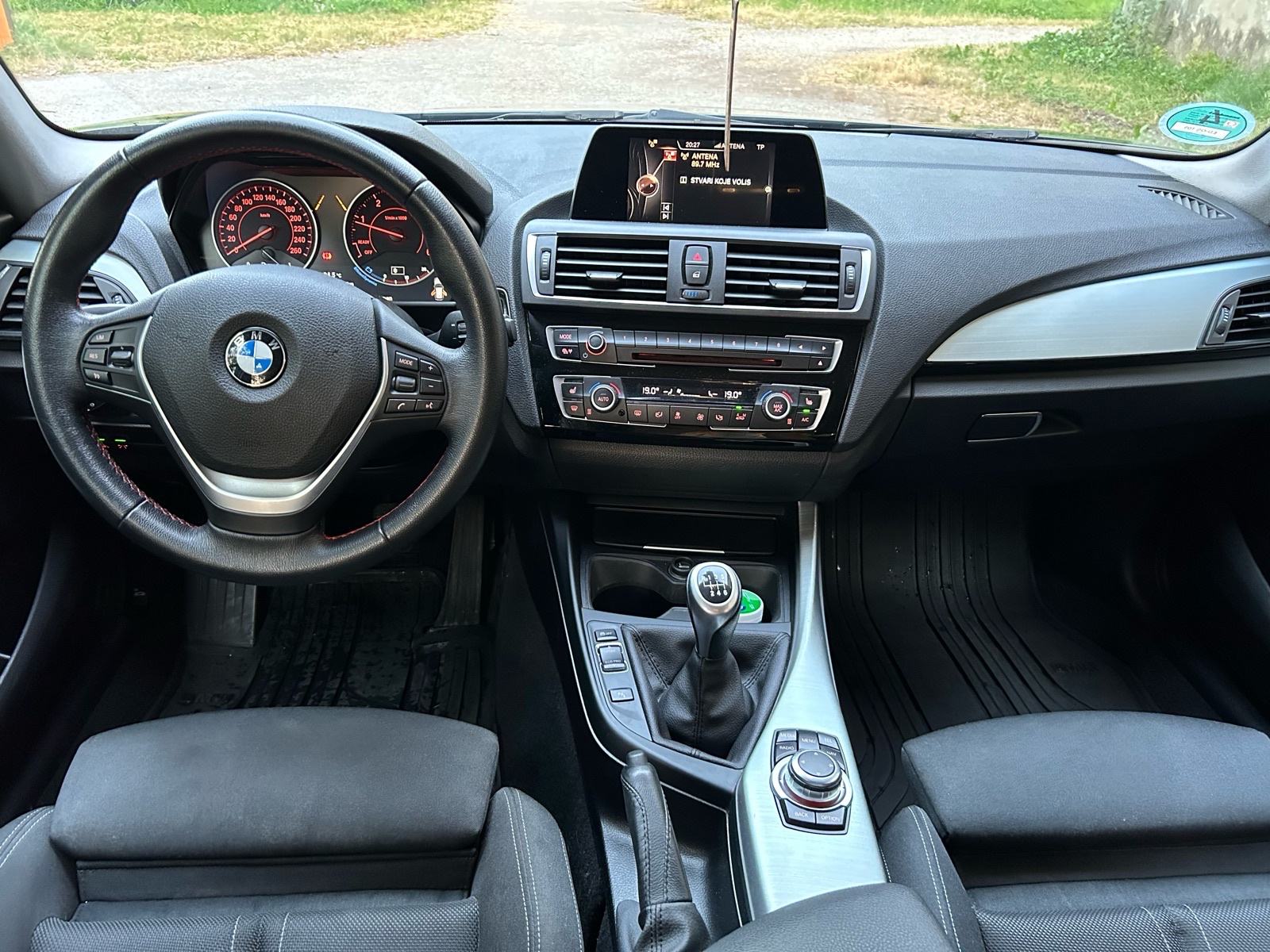 BMW serija 1 118d, fotografija 8