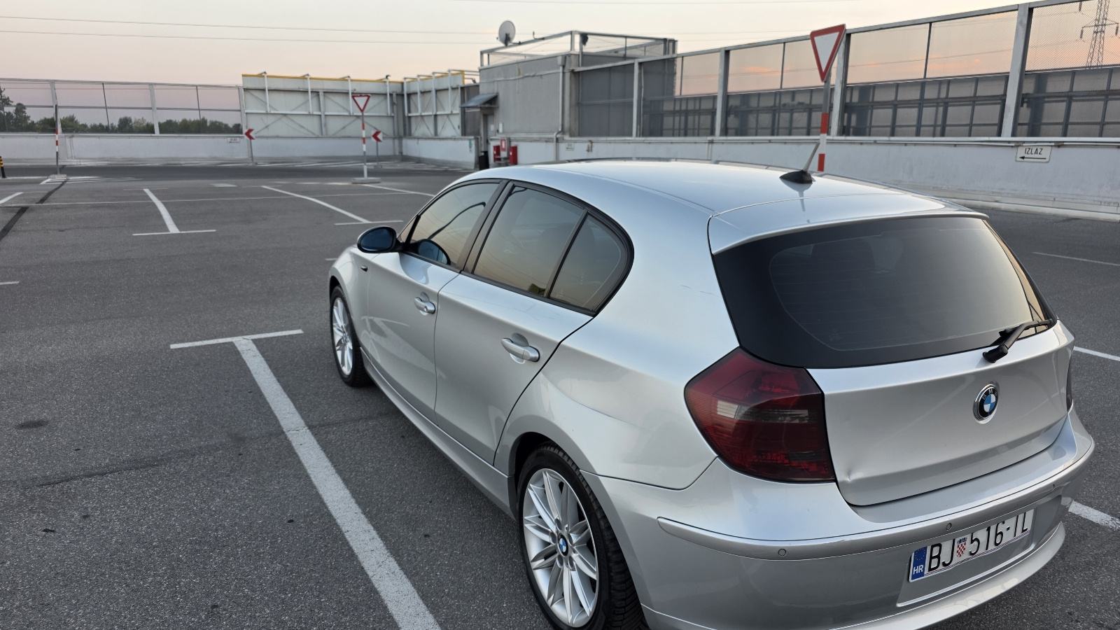 BMW 118d, fotografija 16
