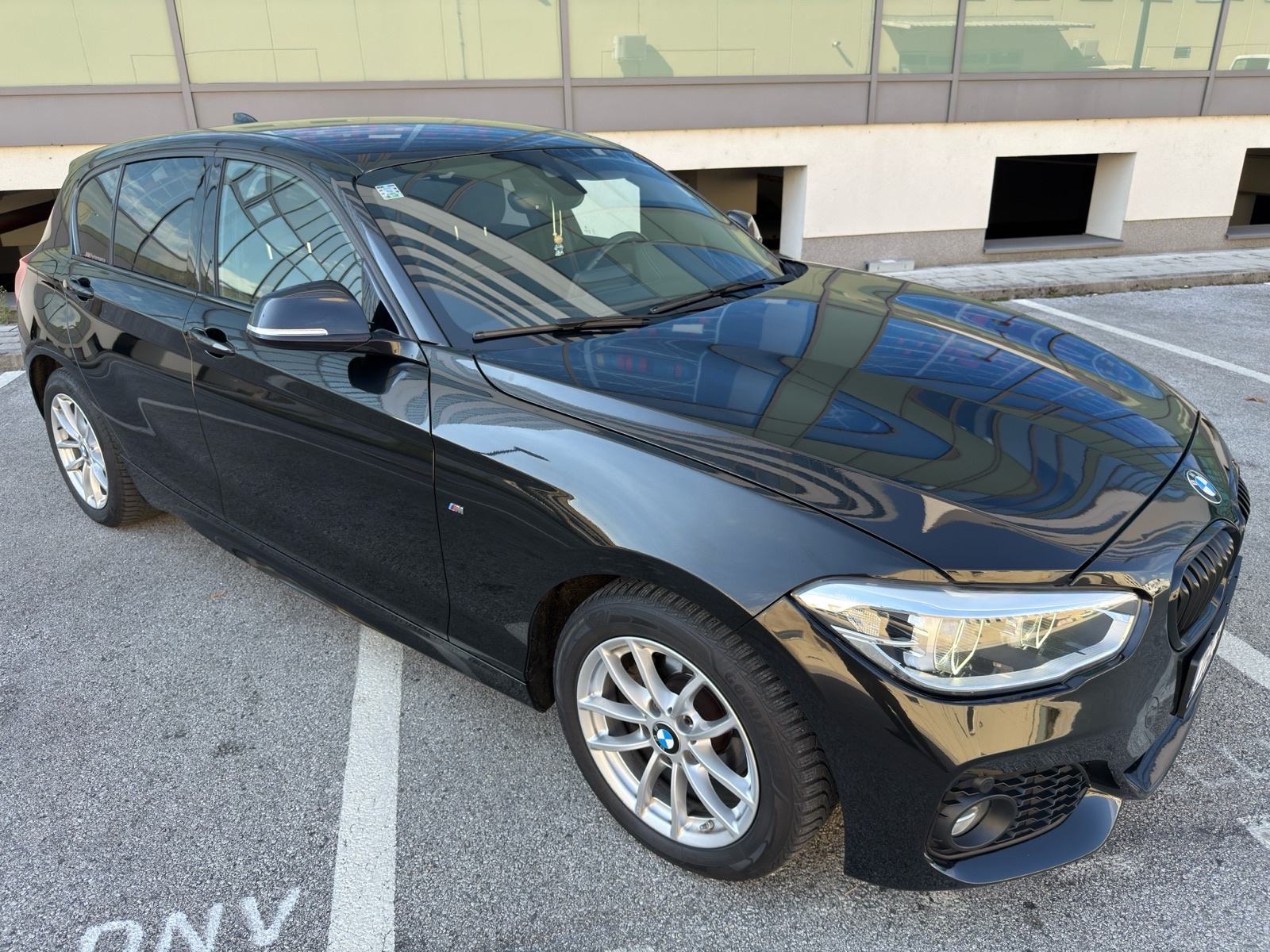BMW serija 1 118d M Paket Lci Aut, pogled izvana - slika 1