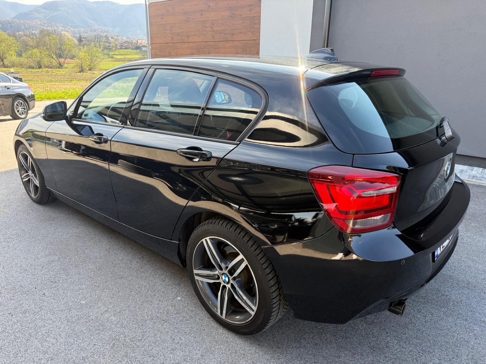 BMW serija 1 118d Sport odlična,oprema,zamijenjen lanac,kao nov!, fotografija 7