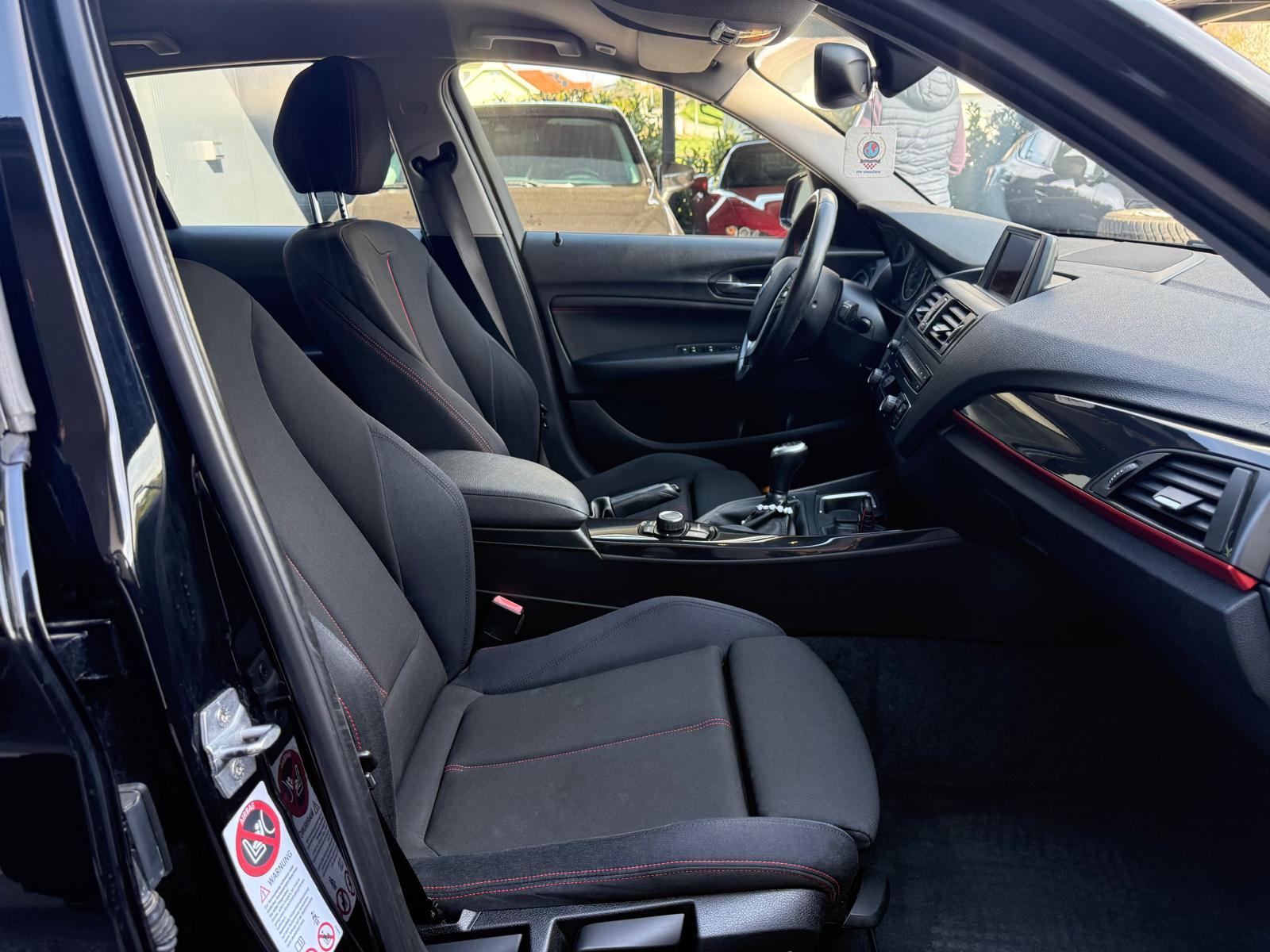 BMW serija 1 118d Sport odlična,oprema,zamijenjen lanac,kao nov!, fotografija 11