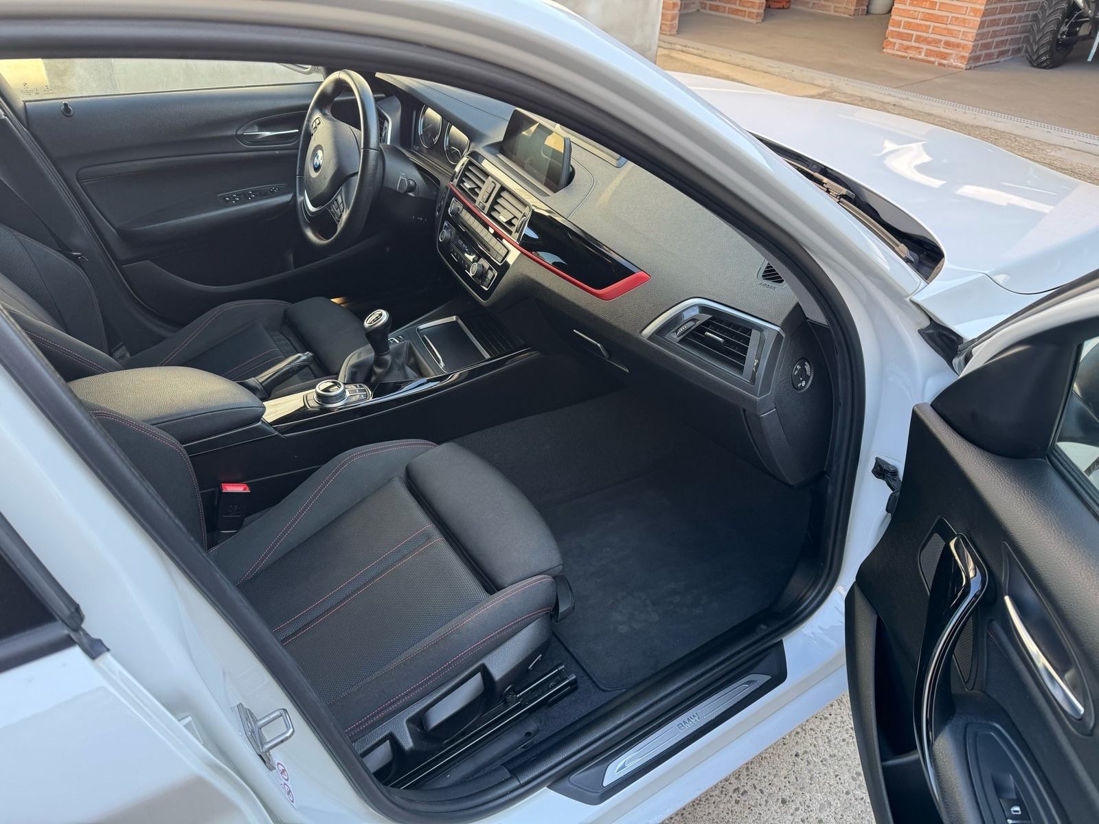 BMW serija 1 118d Sportline, fotografija 15
