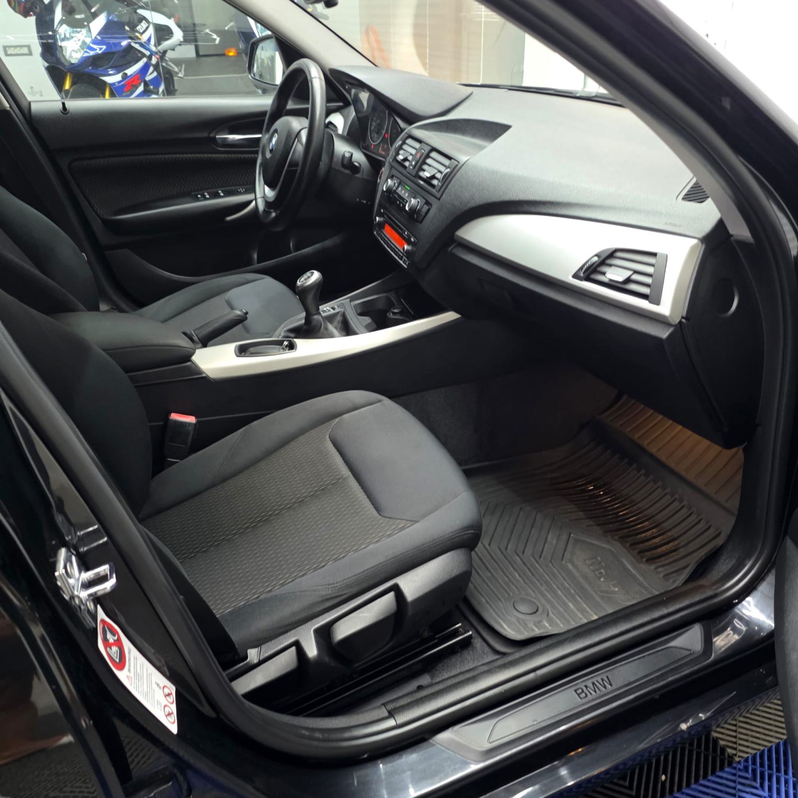 BMW serija 1 118d veliki servis 2 seta kotača, fotografija 11