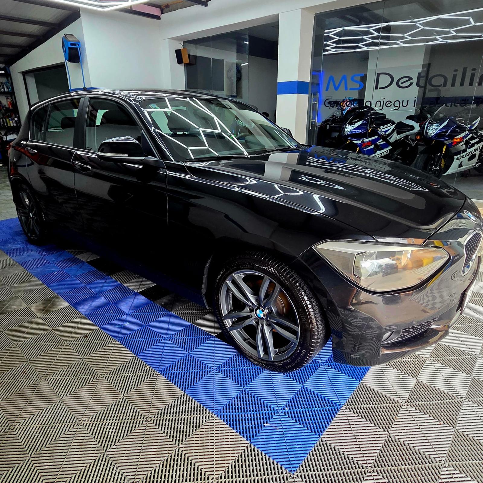 BMW serija 1 118d veliki servis 2 seta kotača, fotografija 7