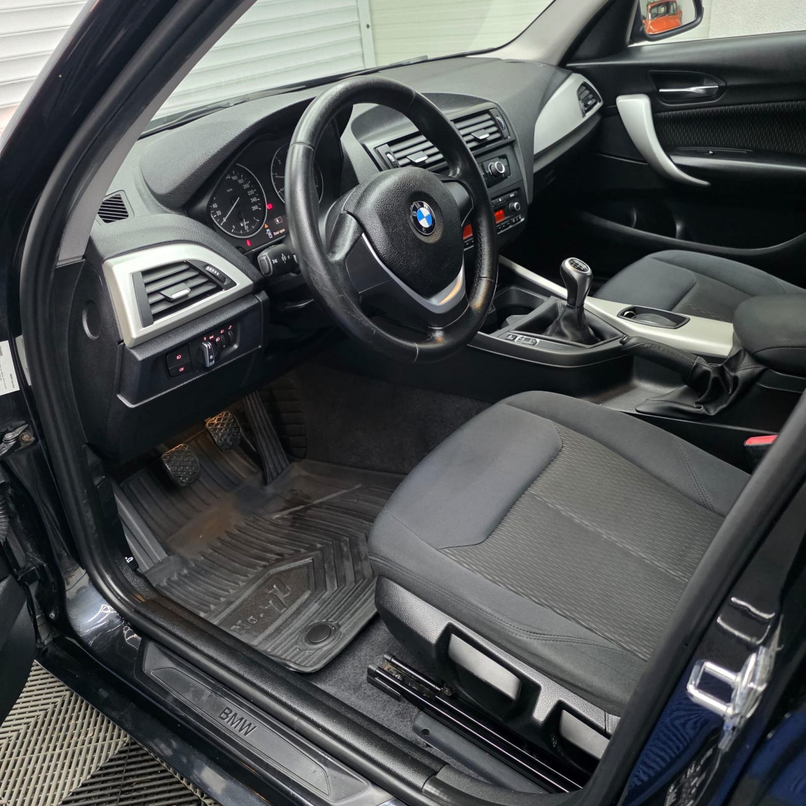 BMW serija 1 118d veliki servis 2 seta kotača, fotografija 15