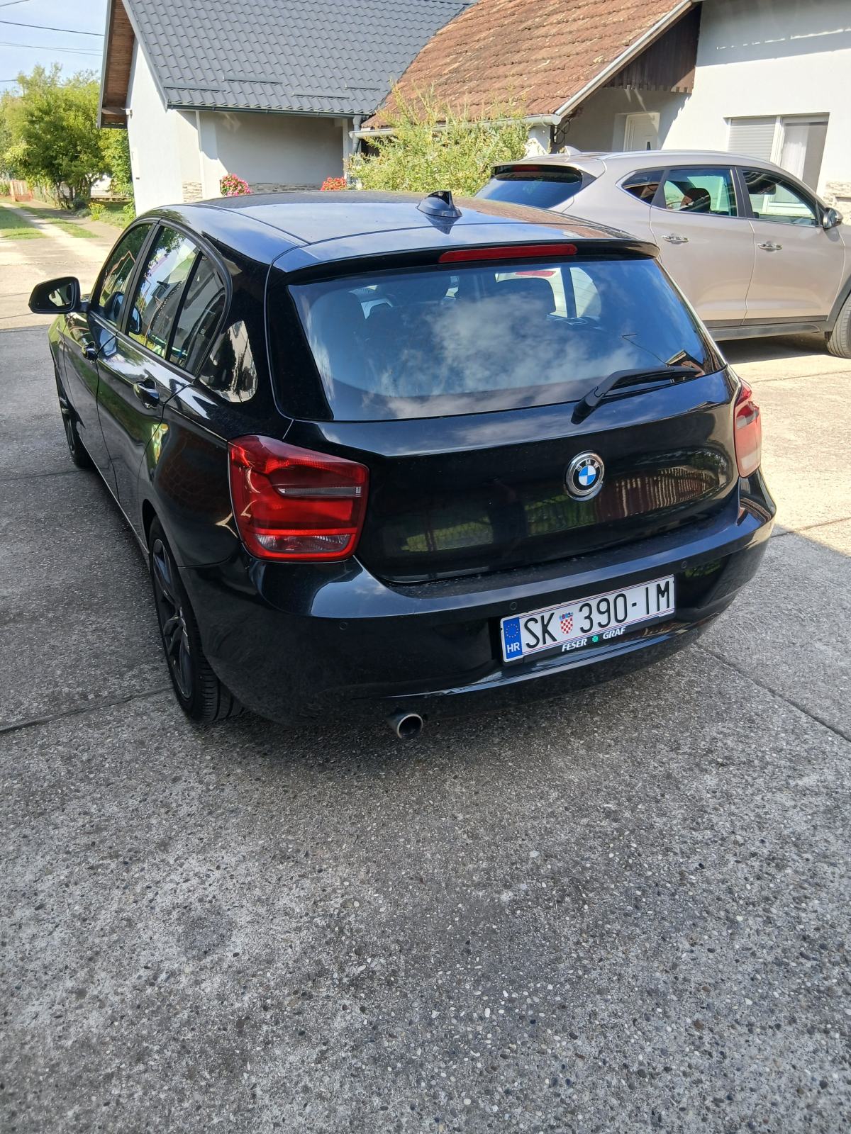 BMW serija 1 118d veliki servis 2 seta kotača, fotografija 3