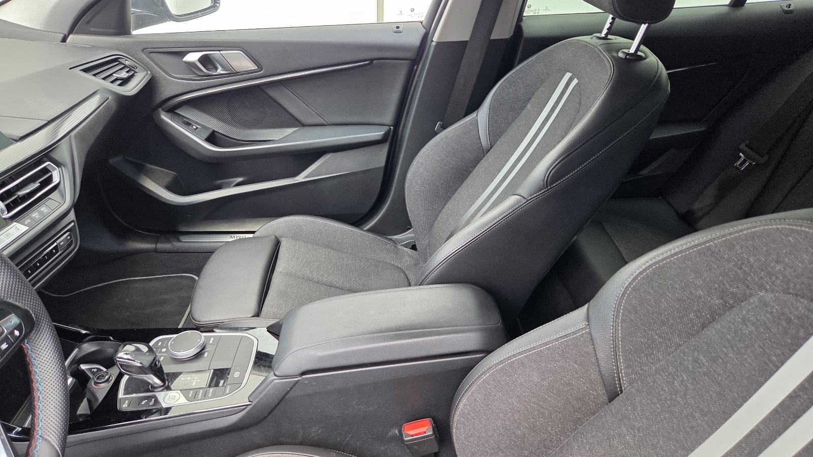 BMW serija 1 118i Automatik Sport Line * Nije uvoz * 61.150 km *, fotografija 10