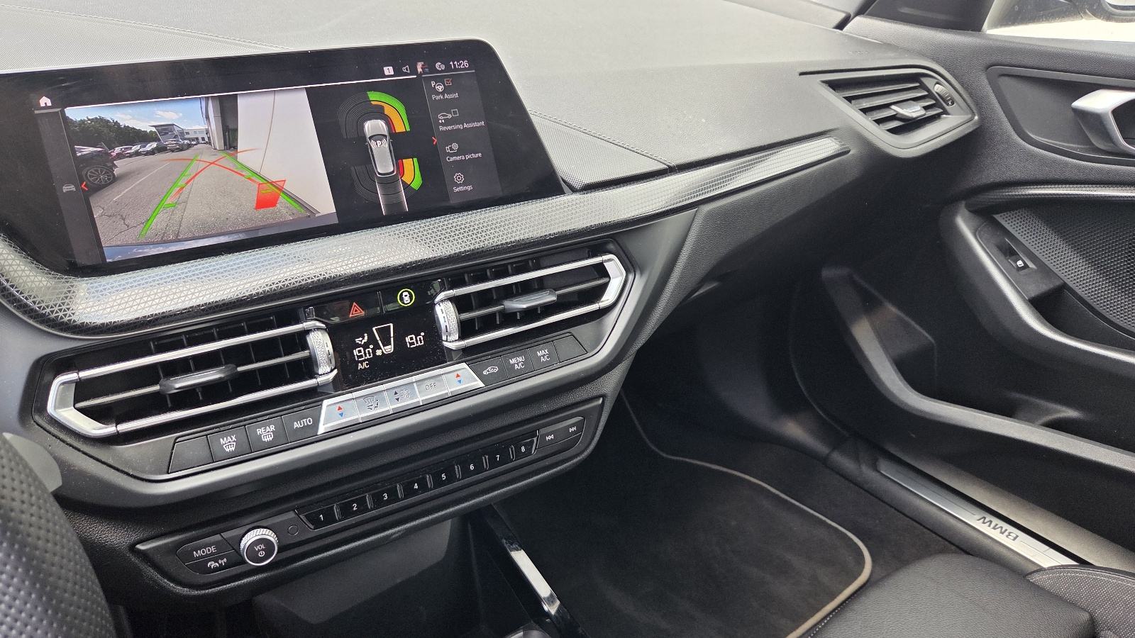 BMW serija 1 118i Automatik Sport Line * Nije uvoz * 61.150 km *, fotografija 8