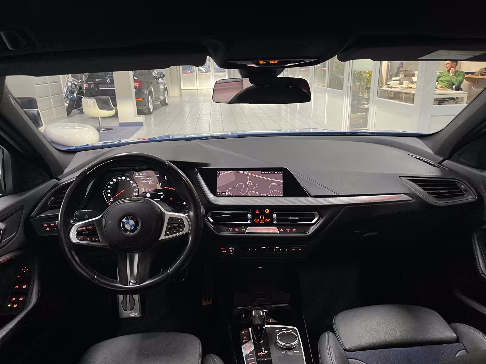 BMW 118i⭐️M Sport Paket⭐️ADAPTIVNI LED⭐️NAVI⭐️SLUŽBENO VOZILO BMW-A⭐️, fotografija 6