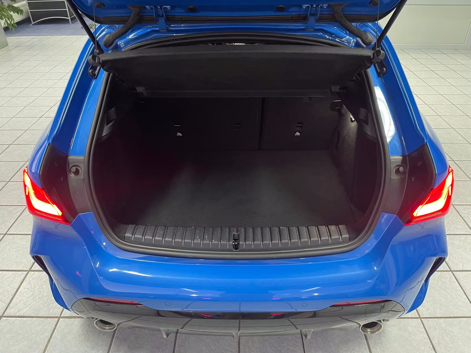 BMW 118i⭐️M Sport Paket⭐️ADAPTIVNI LED⭐️NAVI⭐️SLUŽBENO VOZILO BMW-A⭐️, fotografija 8
