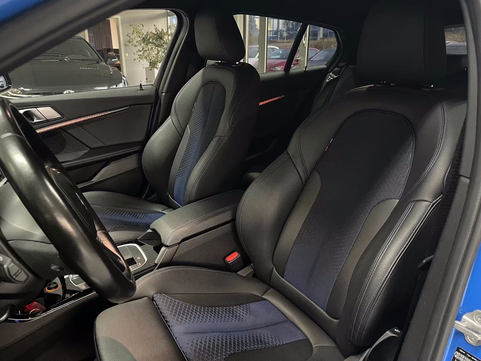 BMW 118i⭐️M Sport Paket⭐️ADAPTIVNI LED⭐️NAVI⭐️SLUŽBENO VOZILO BMW-A⭐️, fotografija 5