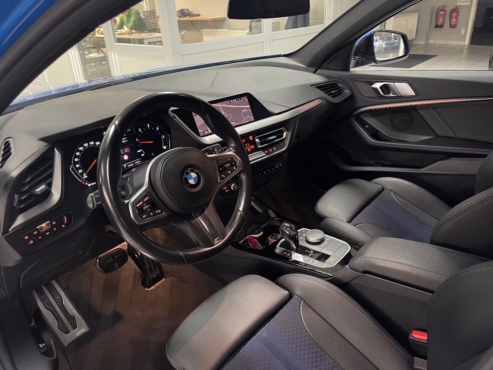 BMW 118i⭐️M Sport Paket⭐️ADAPTIVNI LED⭐️NAVI⭐️SLUŽBENO VOZILO BMW-A⭐️, fotografija 4