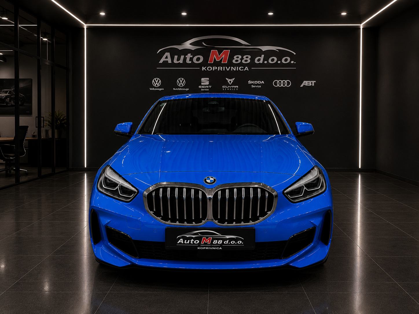 BMW 118i⭐️M Sport Paket⭐️ADAPTIVNI LED⭐️NAVI⭐️SLUŽBENO VOZILO BMW-A⭐️, fotografija 3