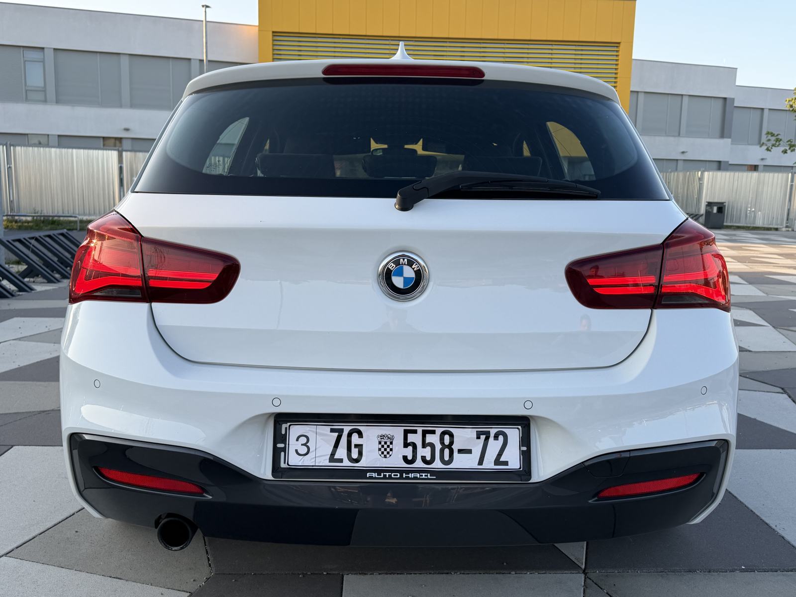 BMW serija 1 118i LCI2 M PAKET VIRTUAL SHADOWLINE NAVI LED ALCANTARA, fotografija 5