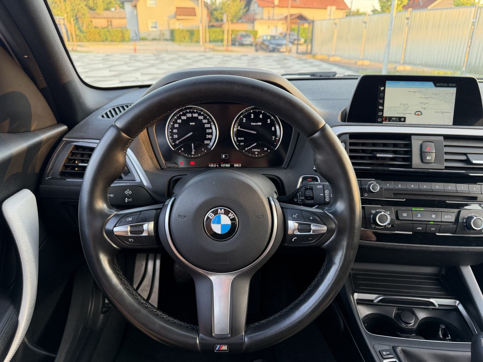 BMW serija 1 118i LCI2 M PAKET VIRTUAL SHADOWLINE NAVI LED ALCANTARA, fotografija 15
