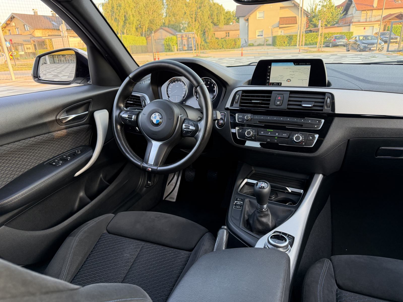 BMW serija 1 118i LCI2 M PAKET VIRTUAL SHADOWLINE NAVI LED ALCANTARA, fotografija 12