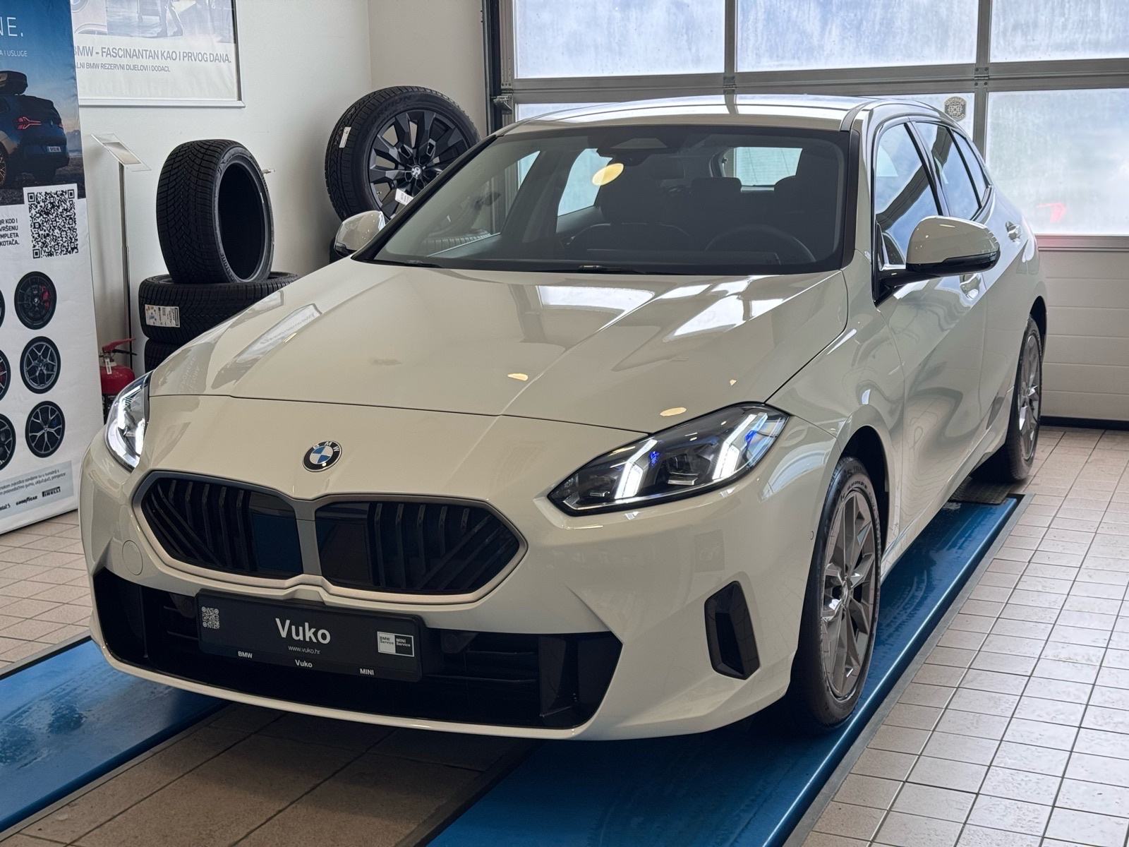 BMW serija 1 120 automatik novi model, fotografija 3